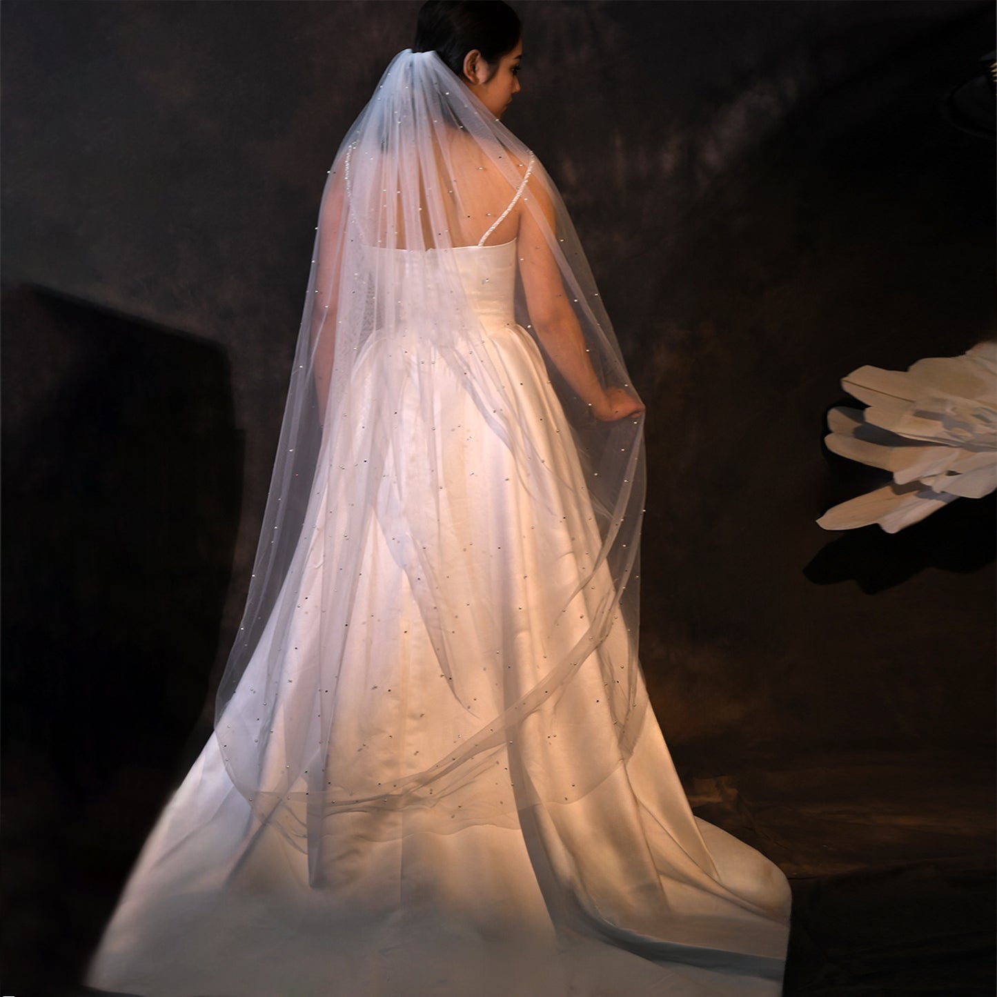BRIDELLA BM62-IY1.5 Elegant Single-Layer Imitation Pearl Bridal Veil with Rhinestone Decoration Romantic Tulle Rhinestone Wedding Veil with Comb Sparkling Rhinestone Veil Classic Bridal Accessories Suitable for Halloween Party Bridal Weddings