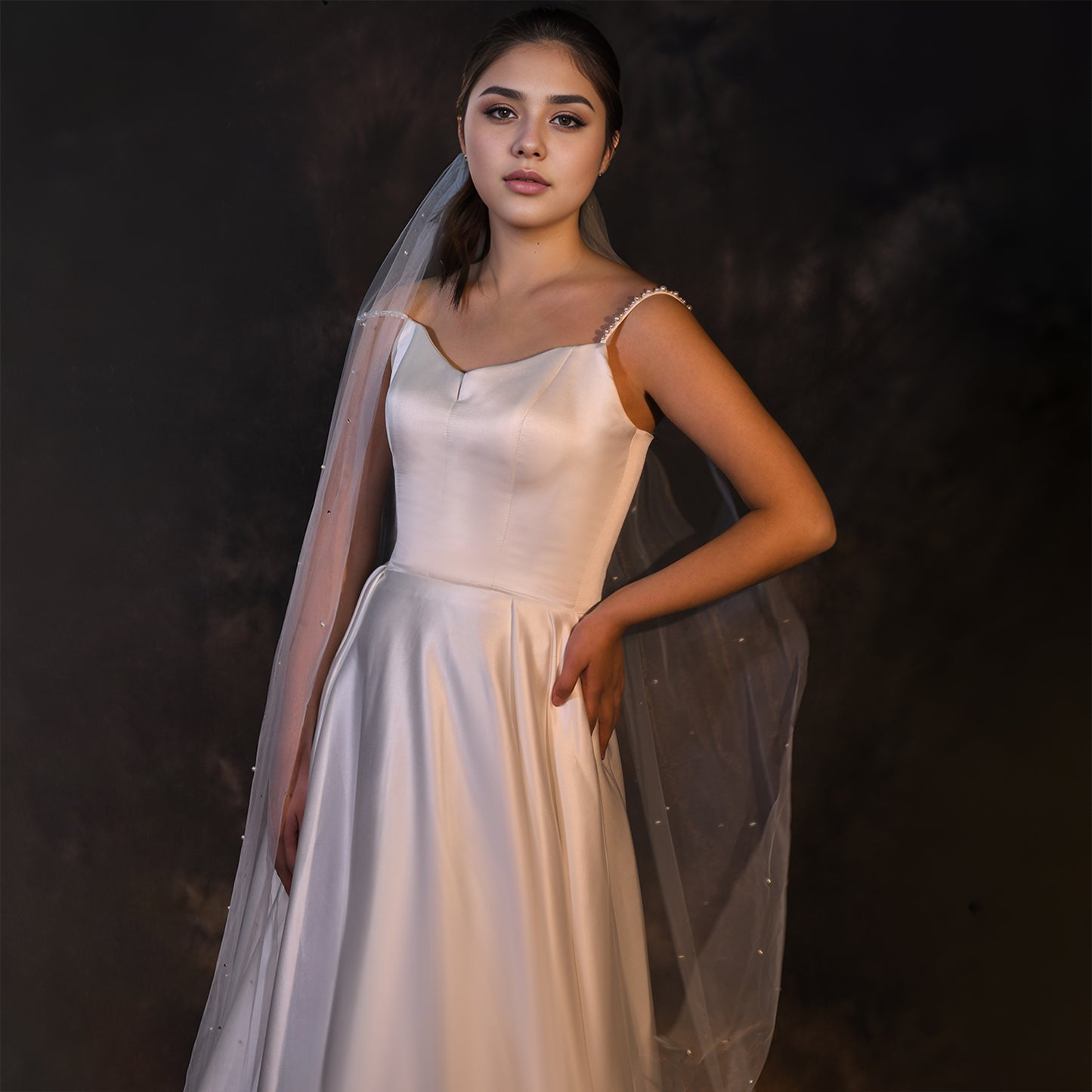 BRIDELLA BM62-IY1.5 Elegant Single-Layer Imitation Pearl Bridal Veil with Rhinestone Decoration Romantic Tulle Rhinestone Wedding Veil with Comb Sparkling Rhinestone Veil Classic Bridal Accessories Suitable for Halloween Party Bridal Weddings
