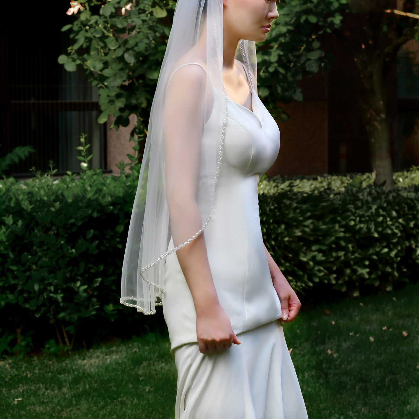 BRIDELLA BV156 1 Piece Hand Beaded Single Layer Fingertip Length Bridal Veil Suitable For Weddings Wedding Photos With Hair Comb