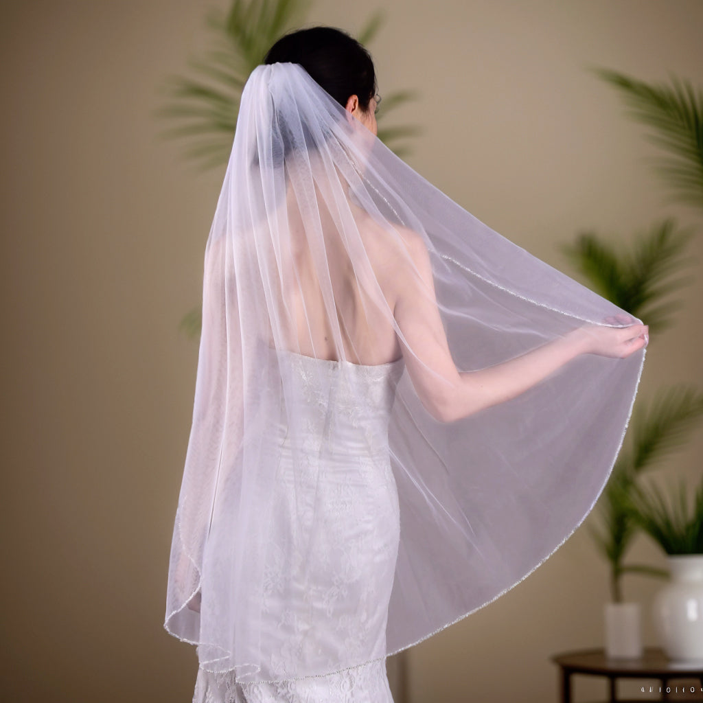 BRIDELLA BV107 1 Piece Handmade Crystal Beaded Bridal Veil With Comb Suitable For Weddings Parties Photo Shoots Fingertip Length