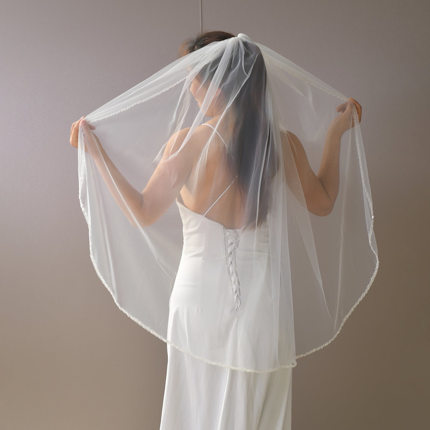 BRIDELLA BV134 1 Piece Handmade Beaded Sequined Single-Layer Fingertip Length Bridal Veil Suitable For Weddings And Wedding Photos With Hair Comb