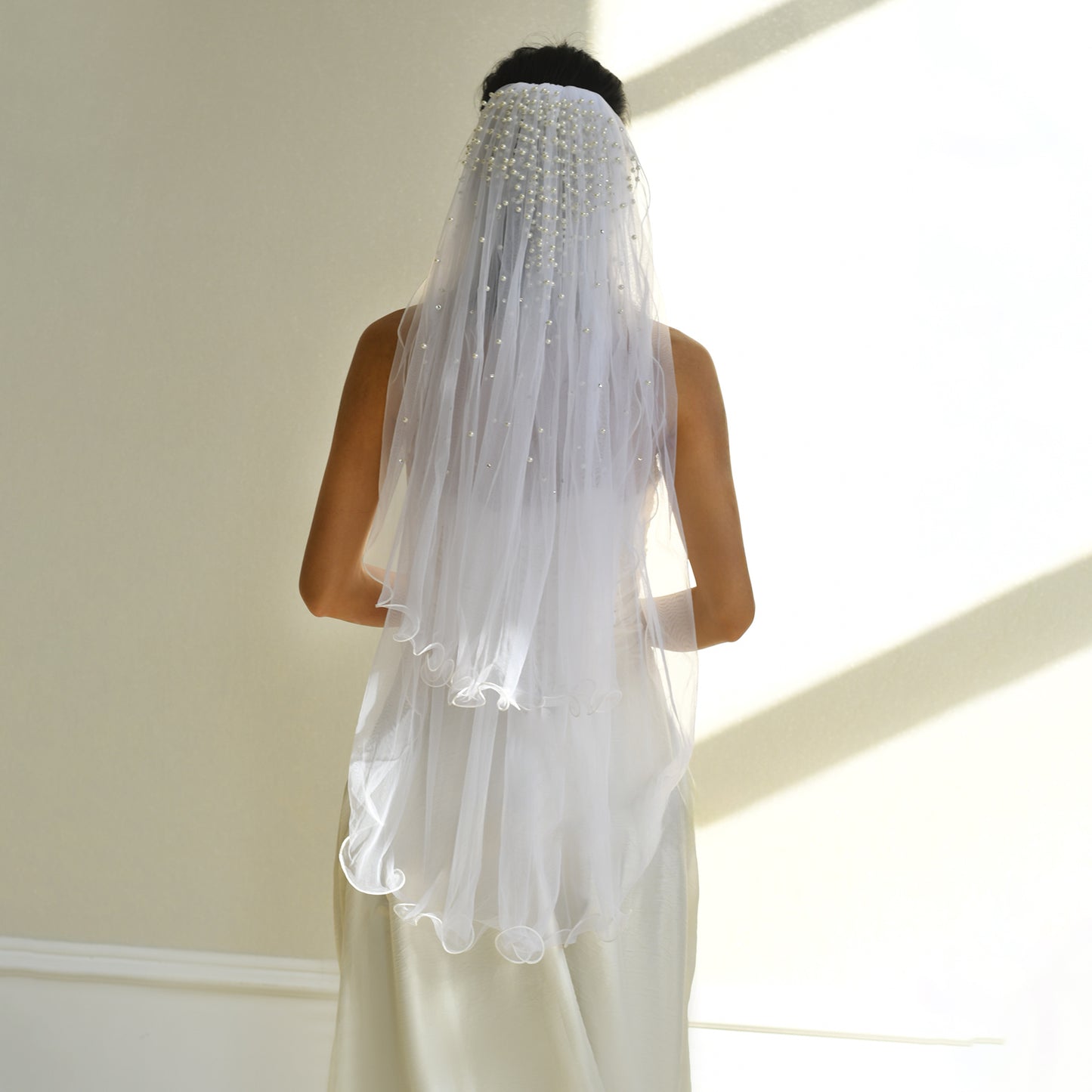 M32-W ivory pearl mesh veil
