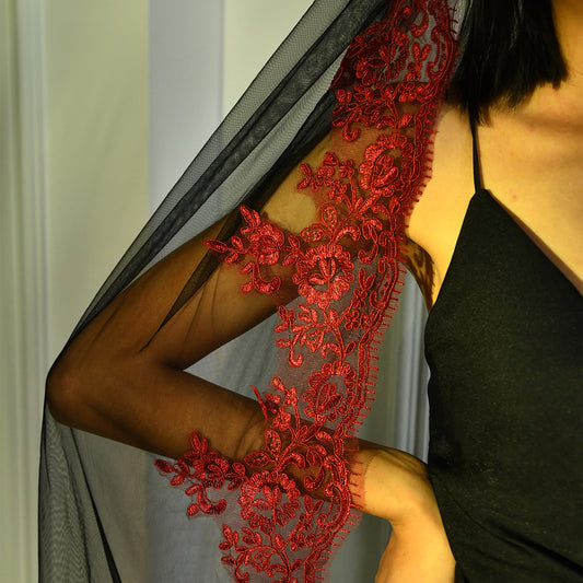 M126-B black lace mesh veil