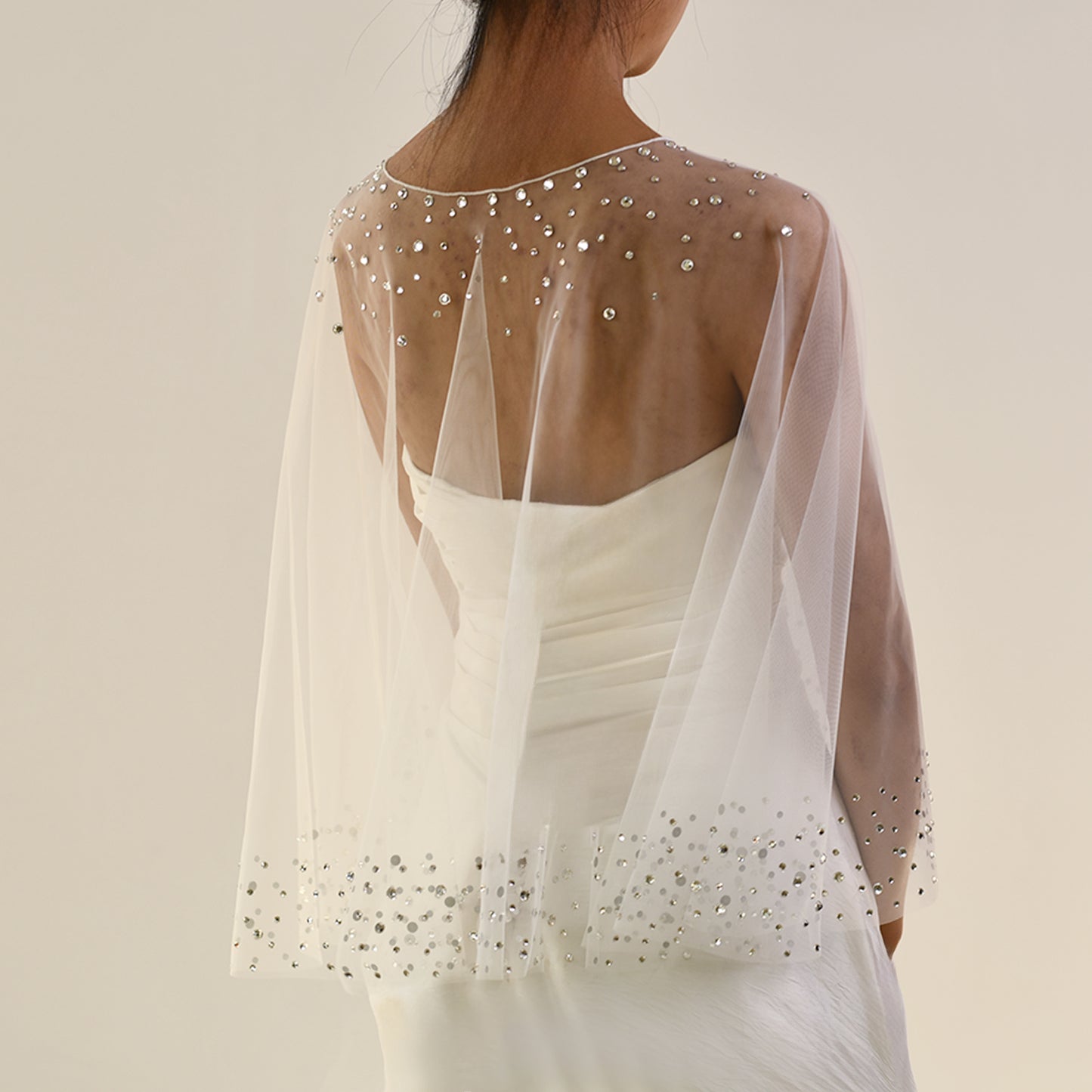 BRIDELLA BMG34 Rhinestone-Edged Wedding Shawl White Mesh Wedding Cloak Shiny Bridal Jacket Hen Party Wedding Accessories