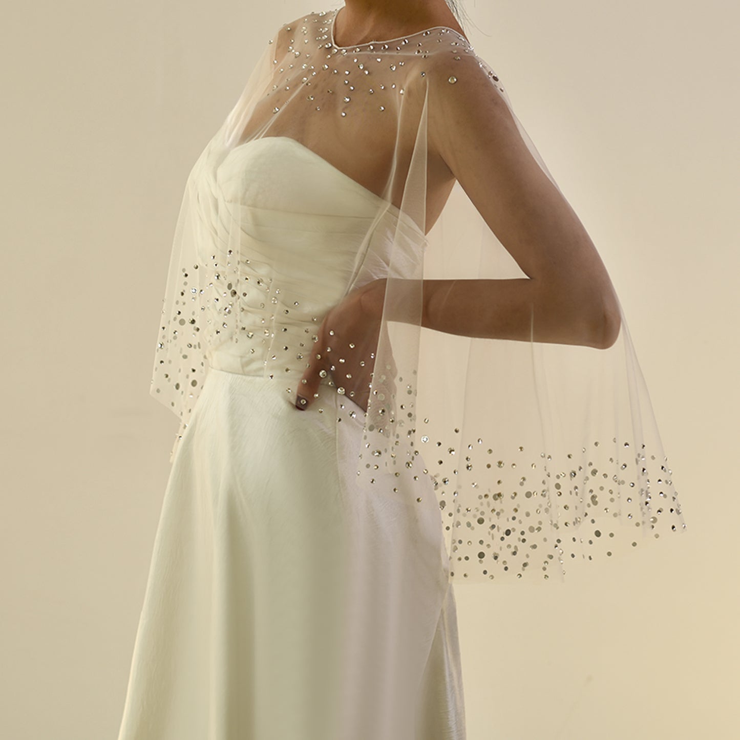 BRIDELLA BMG34 Rhinestone-Edged Wedding Shawl White Mesh Wedding Cloak Shiny Bridal Jacket Hen Party Wedding Accessories