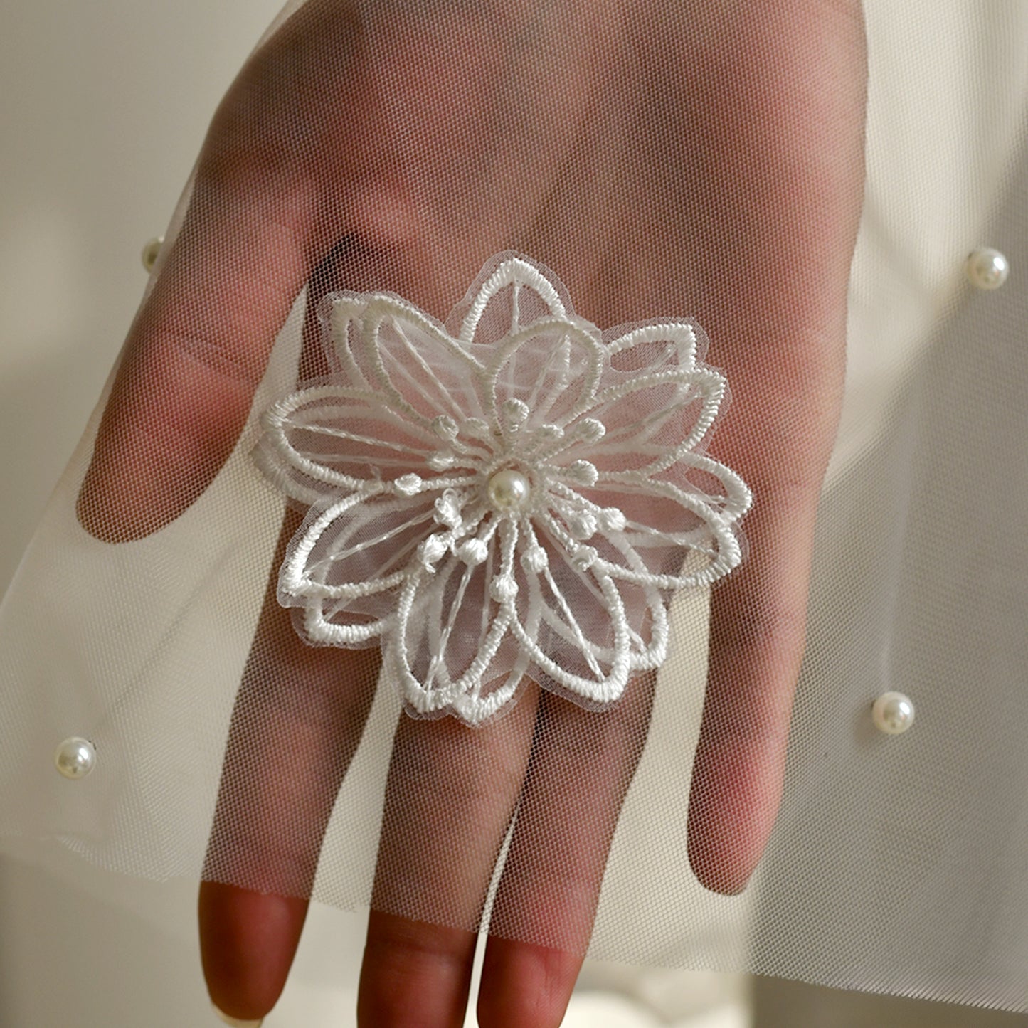 BRIDELLA BM114 White Short Lace Embroidered Flower Bridal Veil With Hair Comb Wedding Dress Accessories