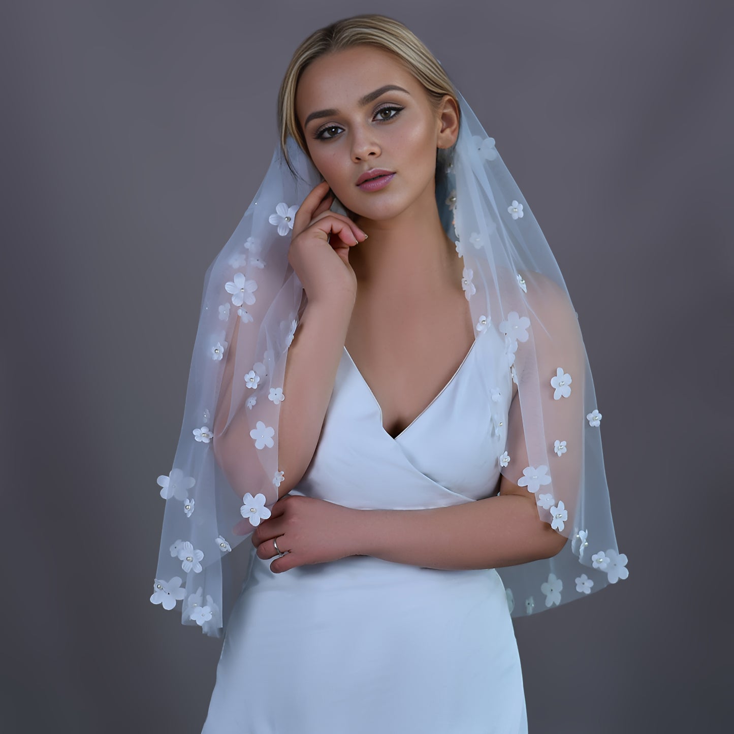 BRIDELLA BV80 Single-Layer Flower Decoration Bridal Wedding Veil Short Elbow-Length Light And Thin With Hair Comb Veil