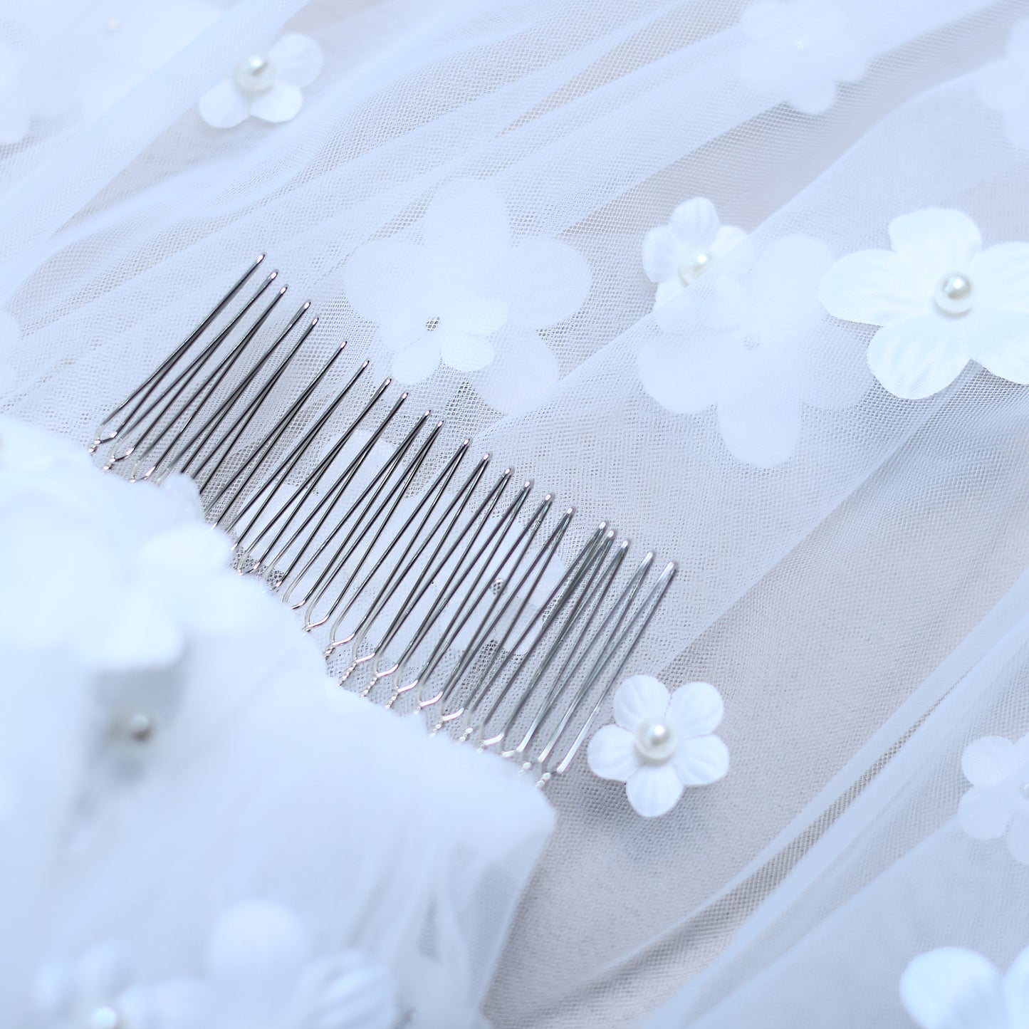 BRIDELLA BV80 Single-Layer Flower Decoration Bridal Wedding Veil Short Elbow-Length Light And Thin With Hair Comb Veil