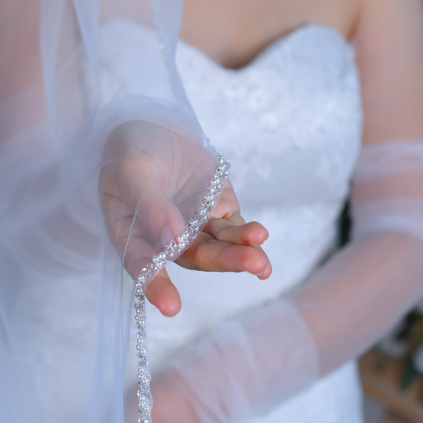 BRIDELLA BV175 Fashion Bridal Exquisite Beaded Veil Single Layer Fingertip Length with Hair Comb Wedding Accessories
