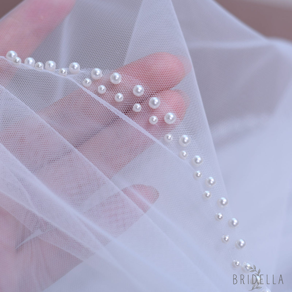 V35-I ivory pearl mesh veil