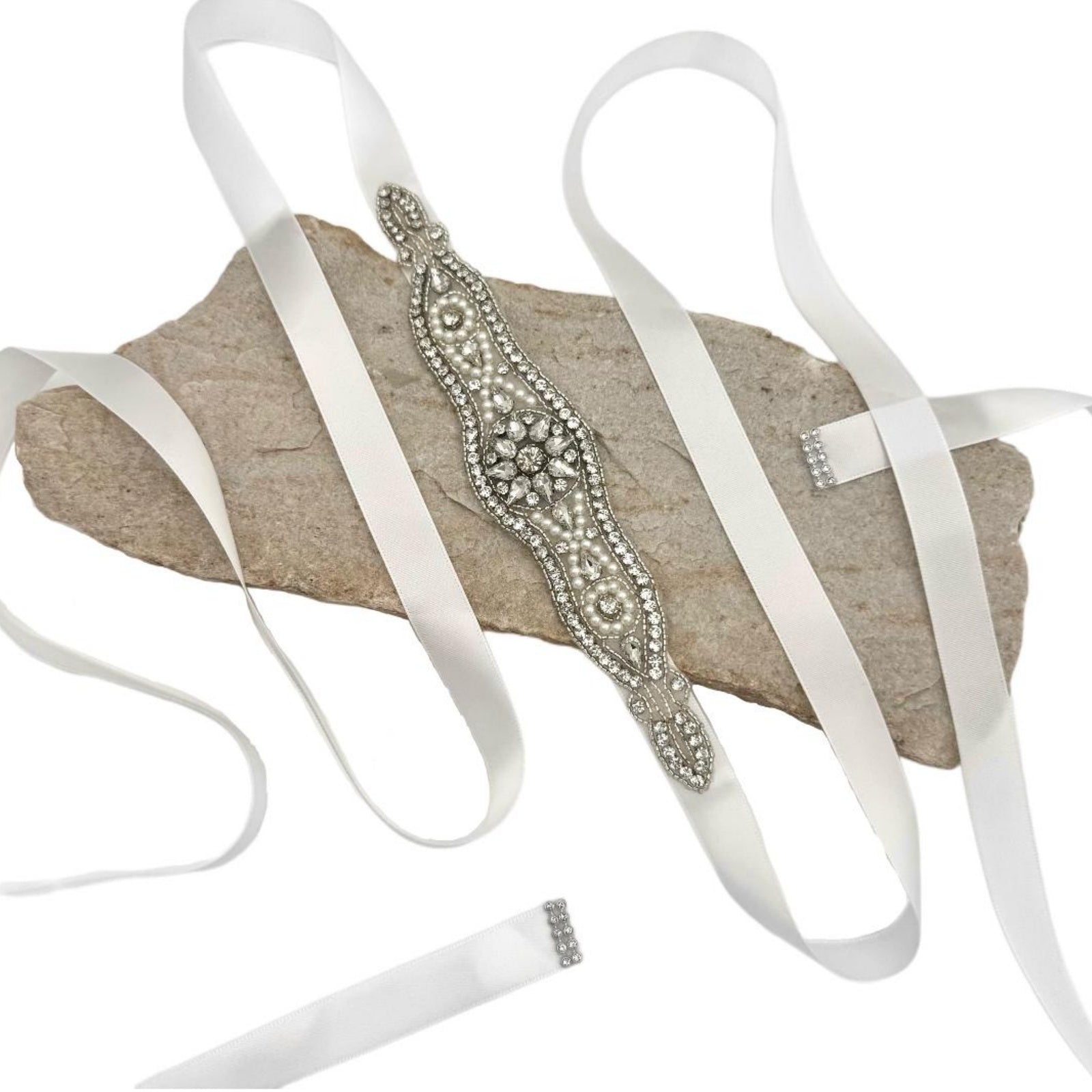 BS18 white rhinestone pearl belt