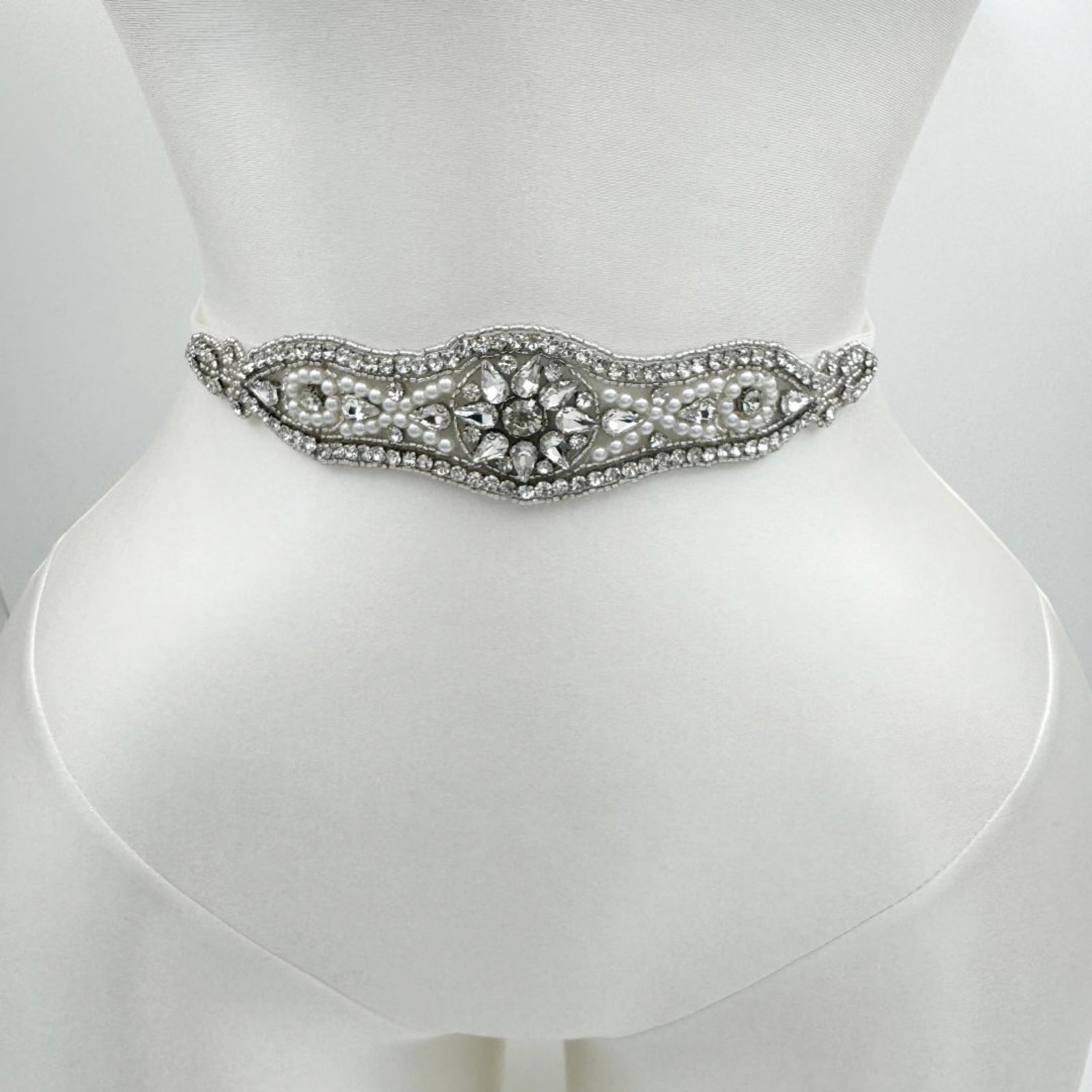 BS18 white rhinestone pearl belt