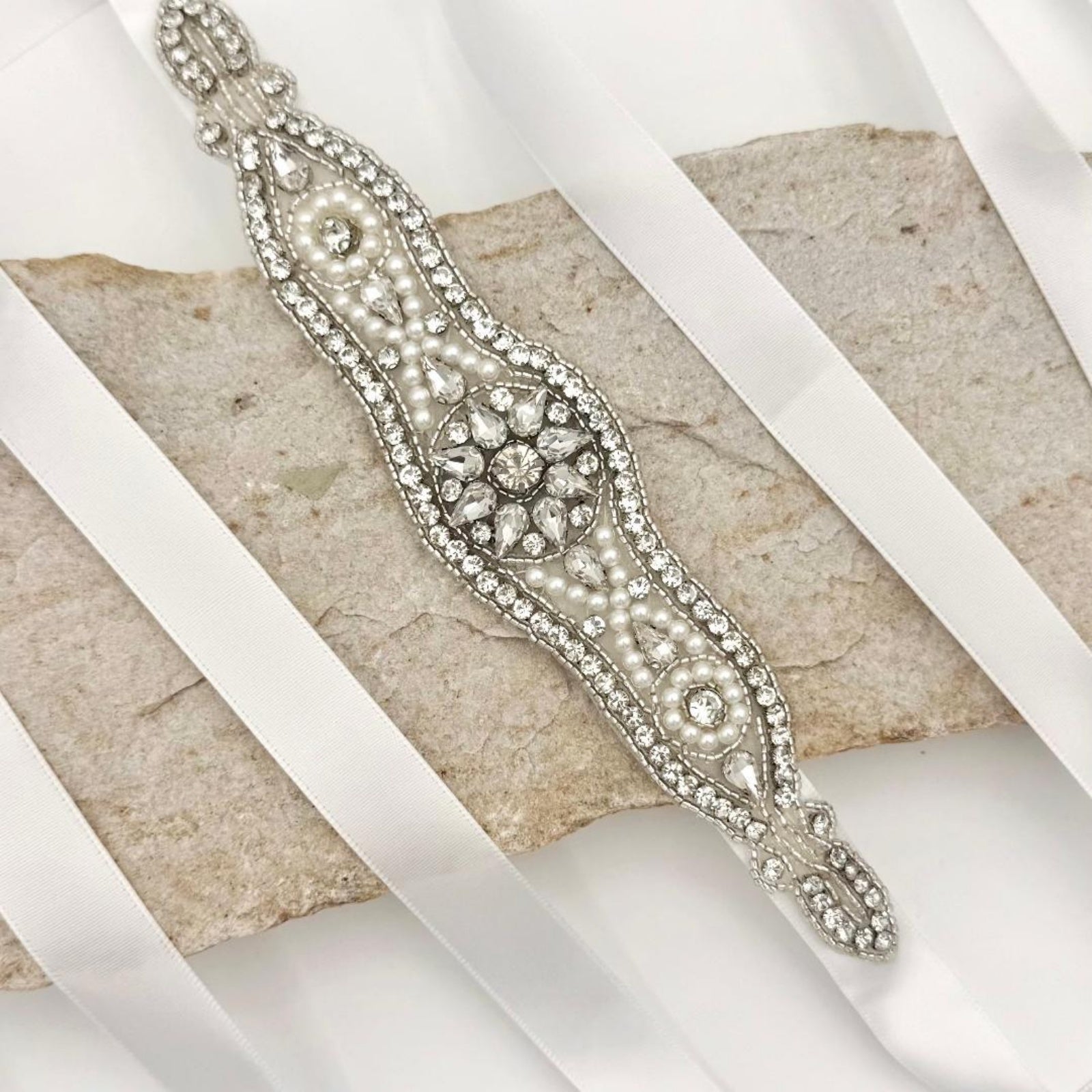 BS18 white rhinestone pearl belt