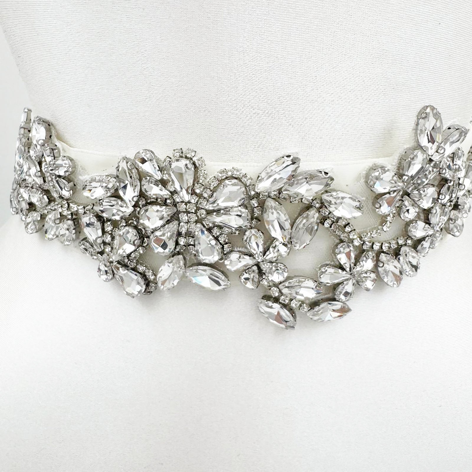 BS283-Off white red rhinestone belt