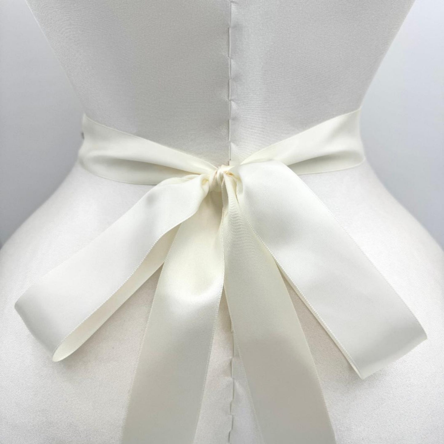 BS283-Off white red rhinestone belt