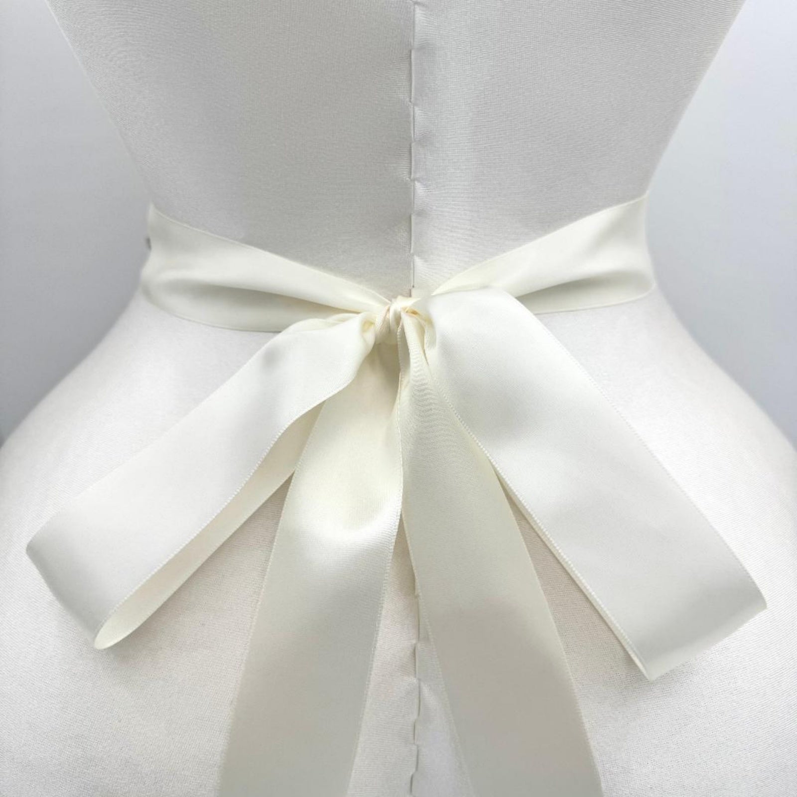 BS283-Off white red rhinestone belt