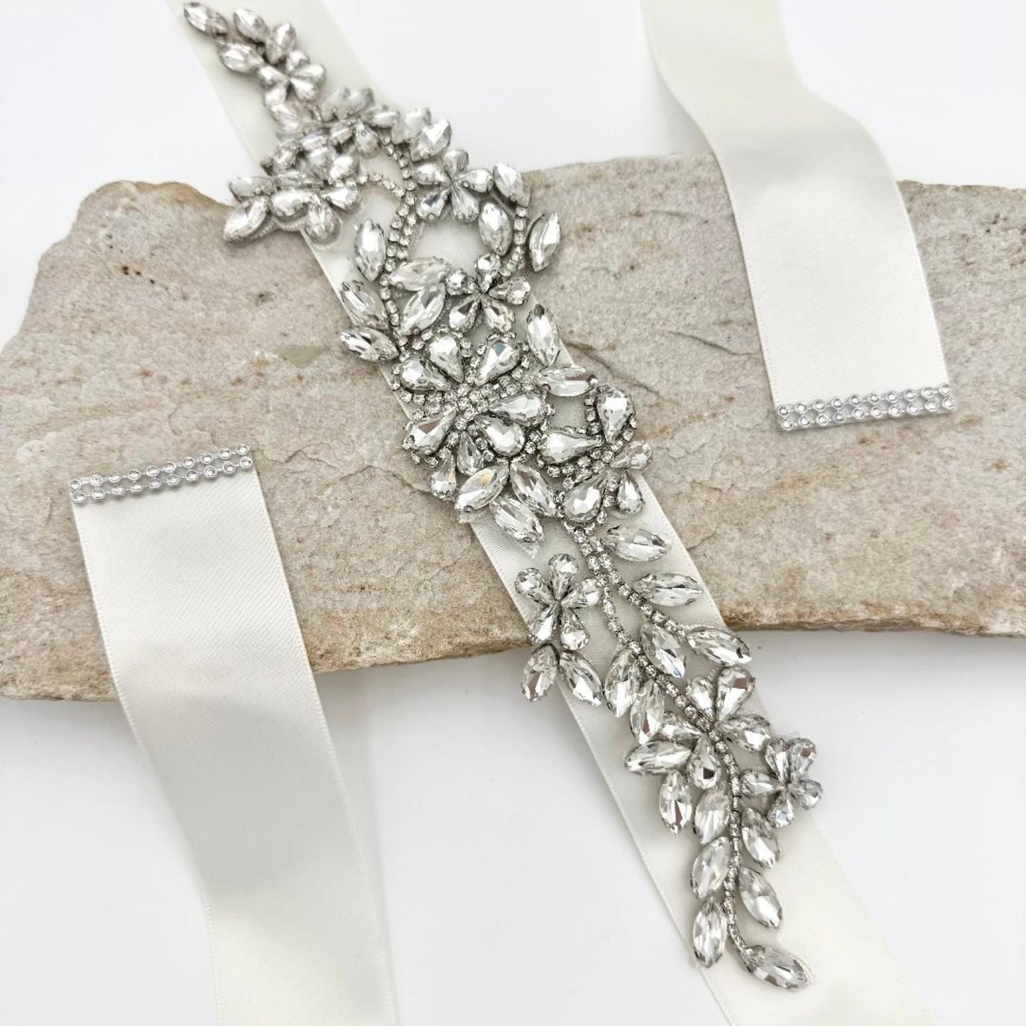 BS283-Off white red rhinestone belt