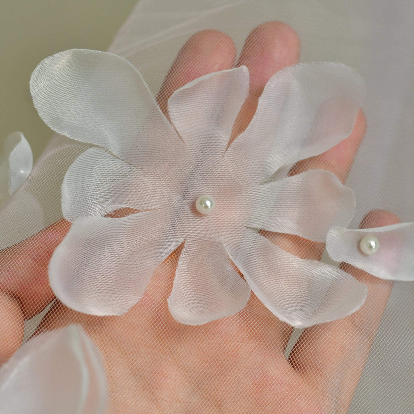 BRIDELLA BM134 A Pink Comb-Free Bridal Veil With Three-Dimensional Flower Decoration, Romantic And Beautiful Suitable For Women's Dresses To Match Wedding Accessories