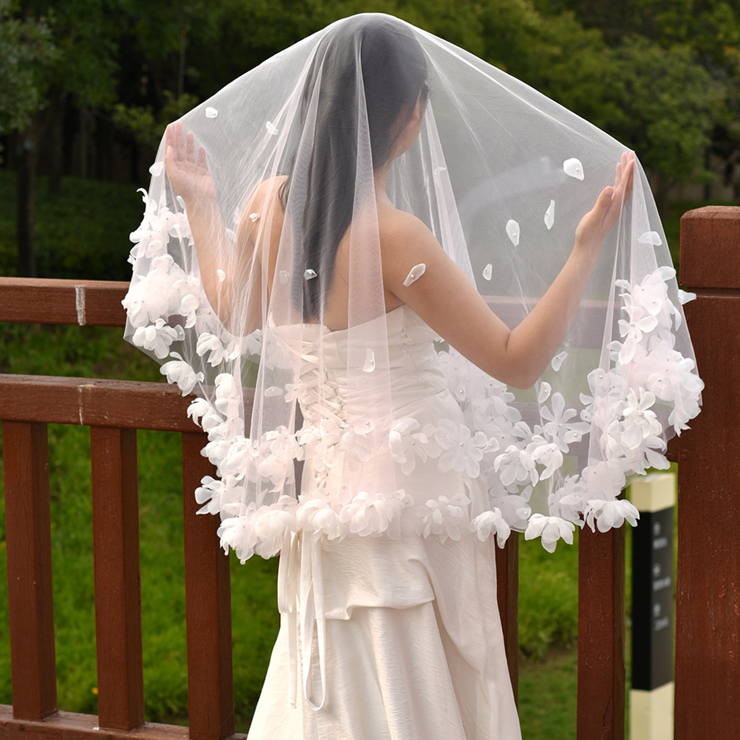 BRIDELLA BM134 A Pink Comb-Free Bridal Veil With Three-Dimensional Flower Decoration, Romantic And Beautiful Suitable For Women's Dresses To Match Wedding Accessories