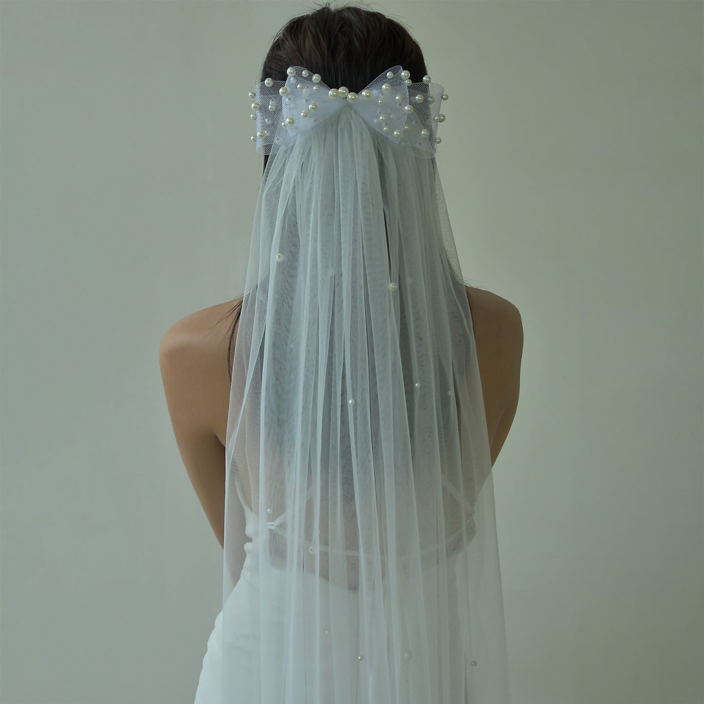 BRIDELLA BM39 Wedding Bridal Veil White Faux Pearl Hair Bow Veils with Comb Wedding Bow-Knot Veil Tulle Veil Bridal Accessories for Women Bachelorette Party Wedding