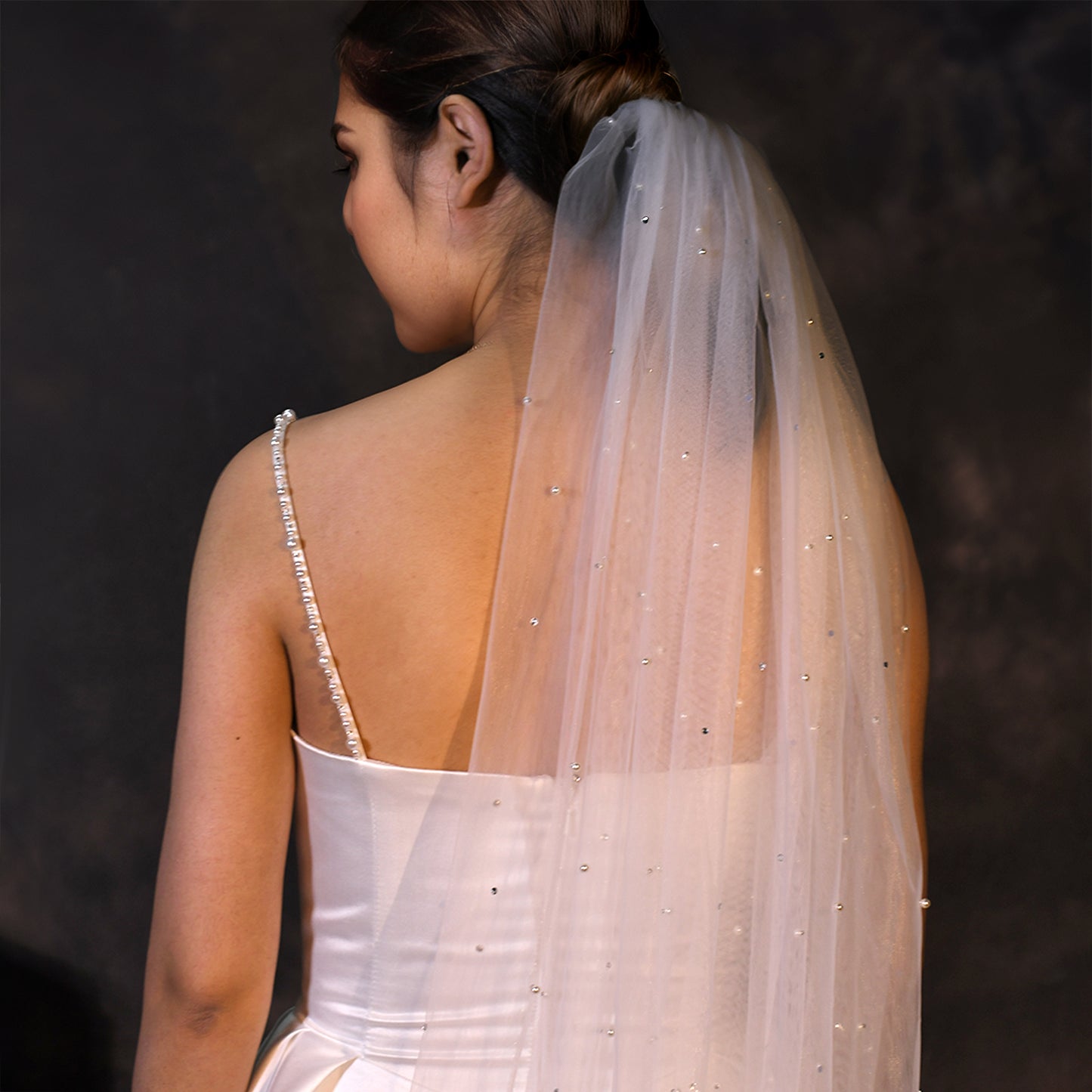 BRIDELLA BM62-IY1.5 Elegant Single-Layer Imitation Pearl Bridal Veil with Rhinestone Decoration Romantic Tulle Rhinestone Wedding Veil with Comb Sparkling Rhinestone Veil Classic Bridal Accessories Suitable for Halloween Party Bridal Weddings