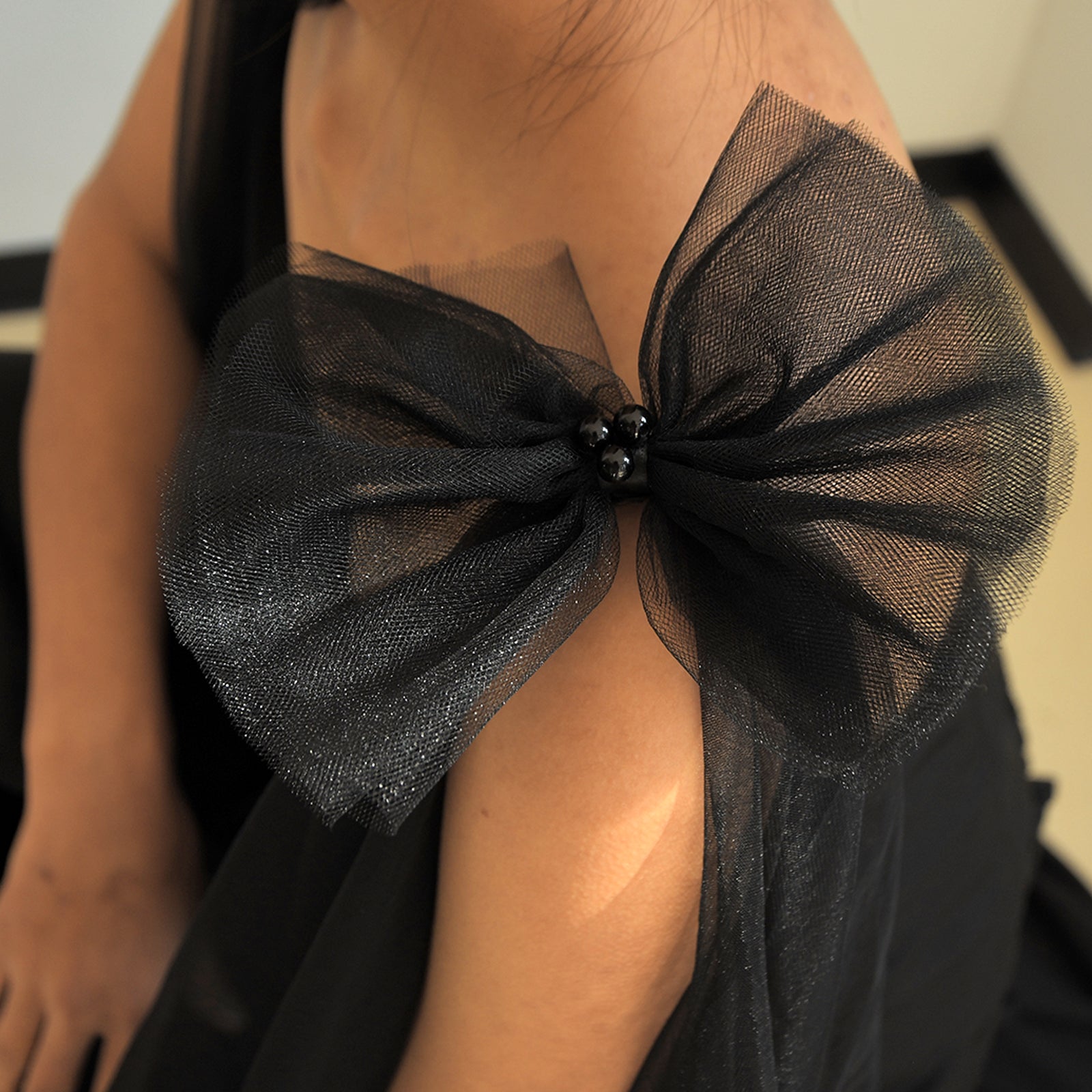 MG59-B black pearl mesh shawl