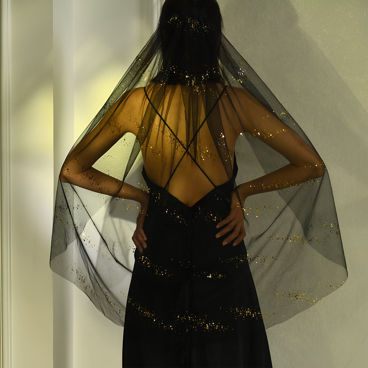 BRIDELLA BM106 1 Tier Black Bridal Veil With Sequins Decoration 1-Meter-Long Wedding Veil With Comb Shiny Retro Veil Suitable For Weddings Parties Halloween