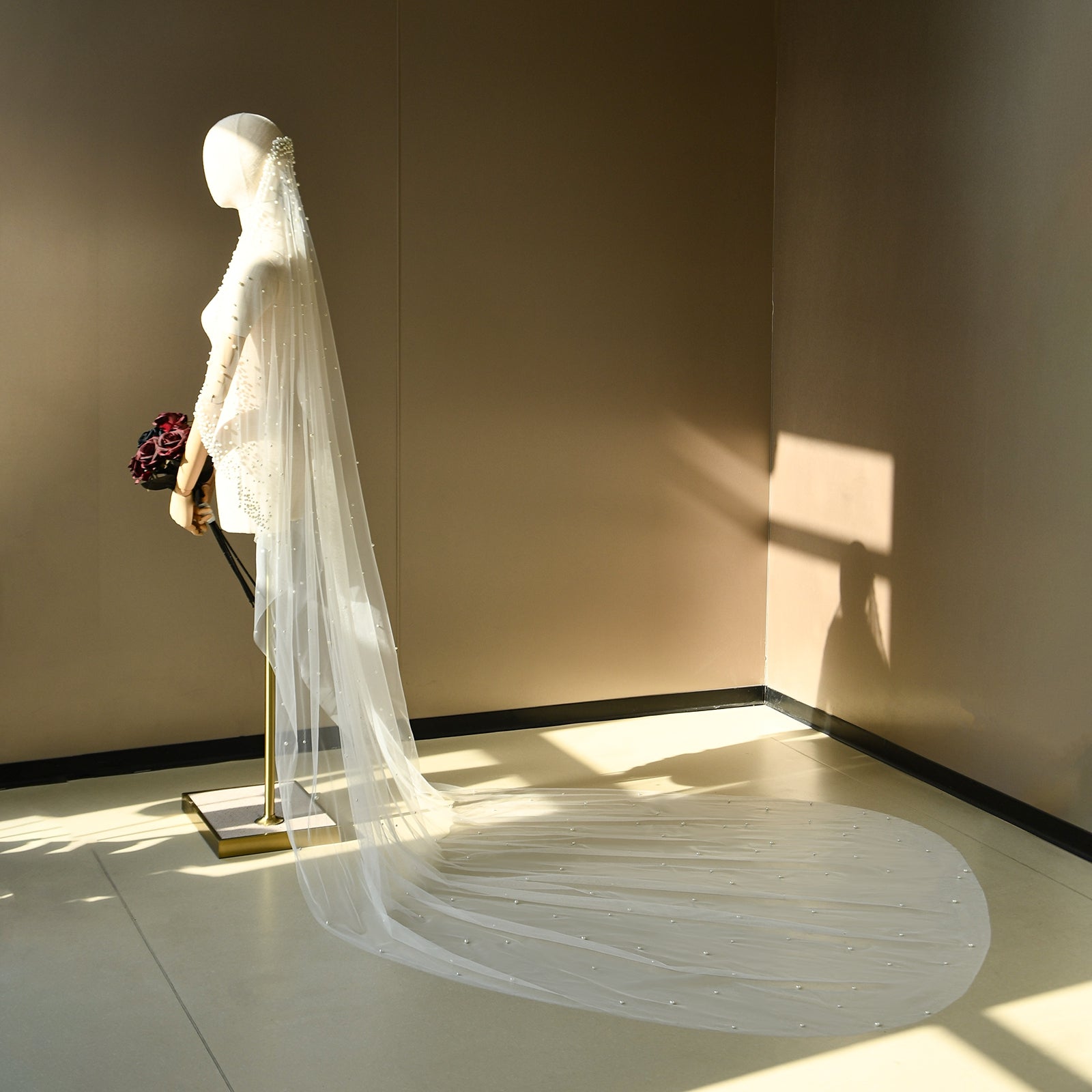 V263-IY3 ivory pearl mesh veil