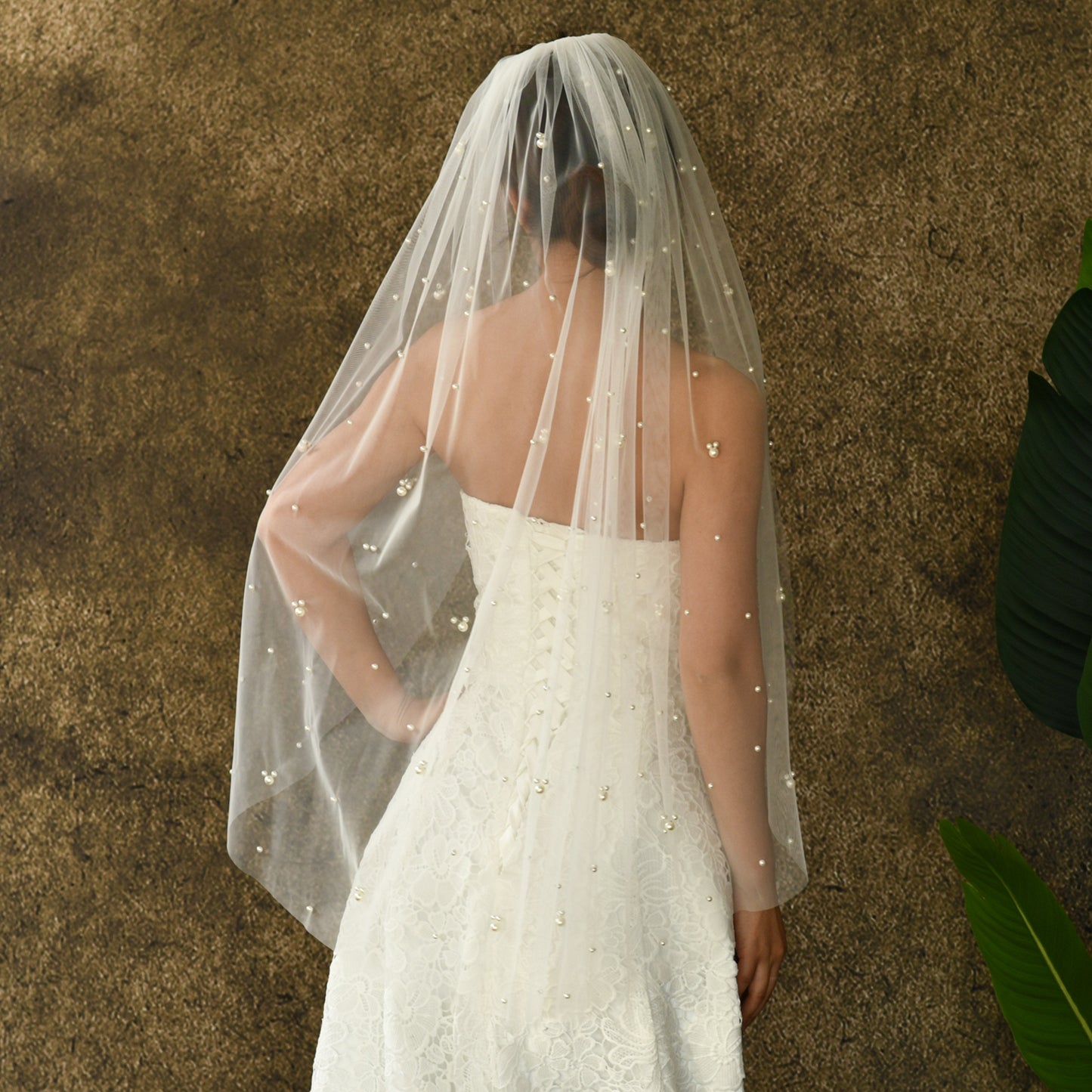 BRIDELLA BV130 1 Piece Fingertip Length Single Layer Artificial Pearl Bridal Veil Suitable For Weddings Wedding Photo Shoot With Hair Comb