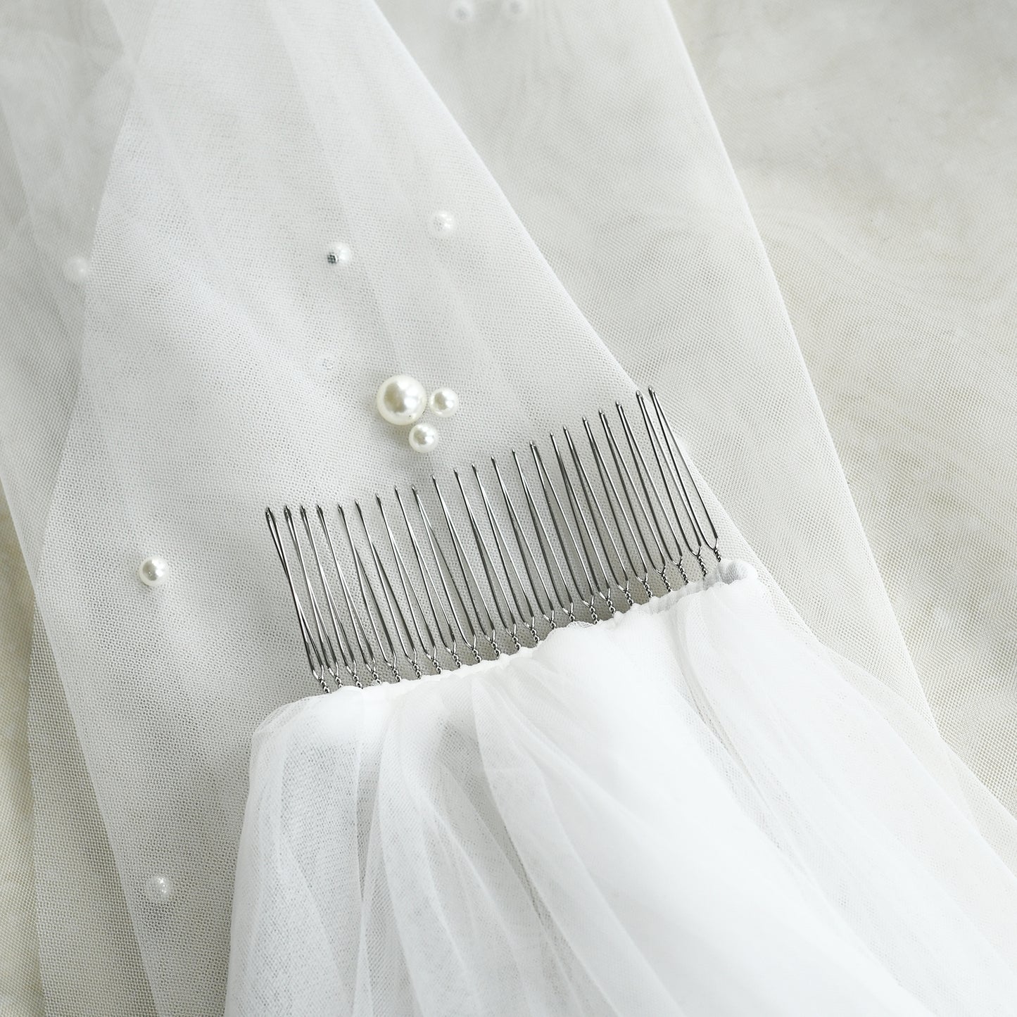 BRIDELLA BV130 1 Piece Fingertip Length Single Layer Artificial Pearl Bridal Veil Suitable For Weddings Wedding Photo Shoot With Hair Comb
