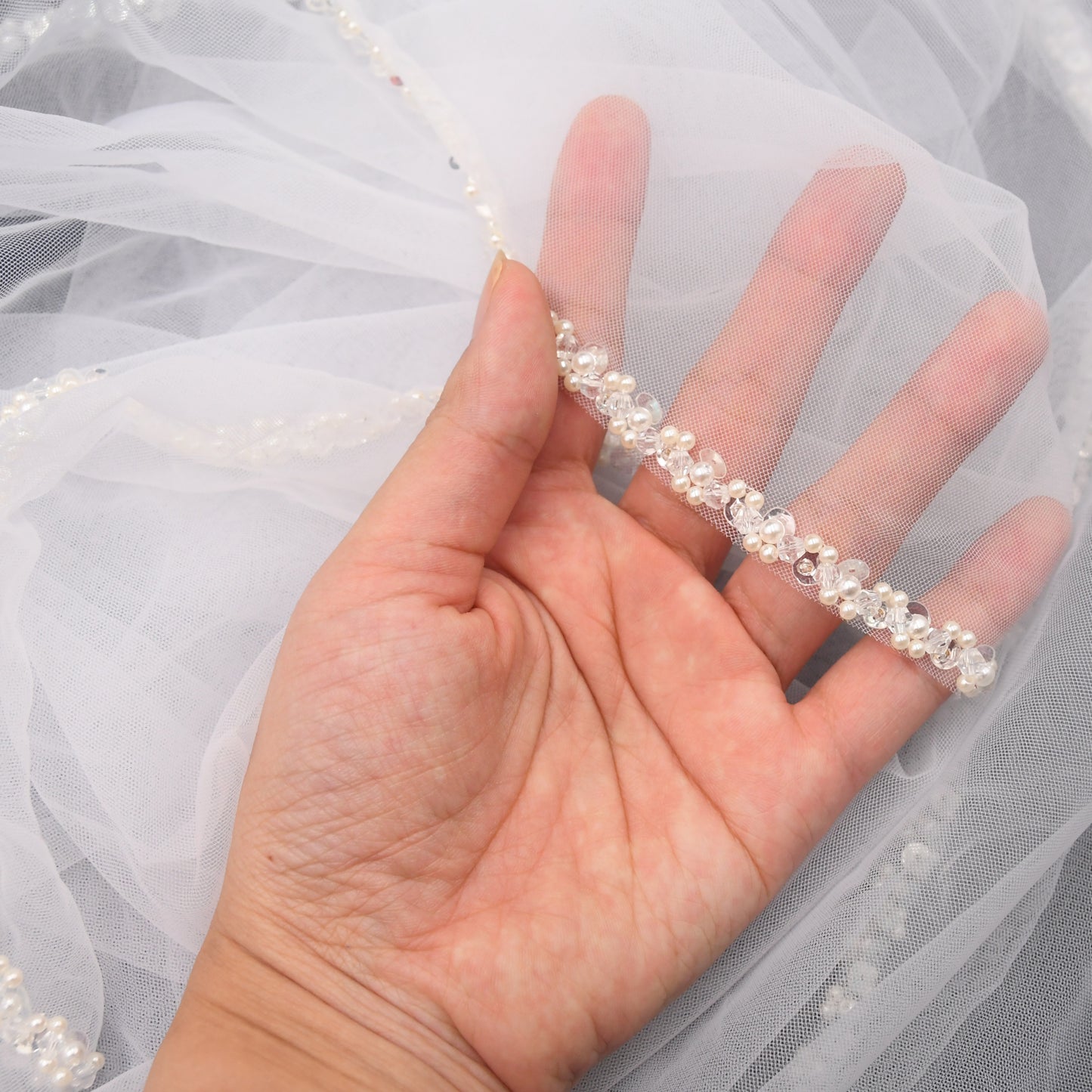 BRIDELLA BV134 1 Piece Handmade Beaded Sequined Single-Layer Fingertip Length Bridal Veil Suitable For Weddings And Wedding Photos With Hair Comb