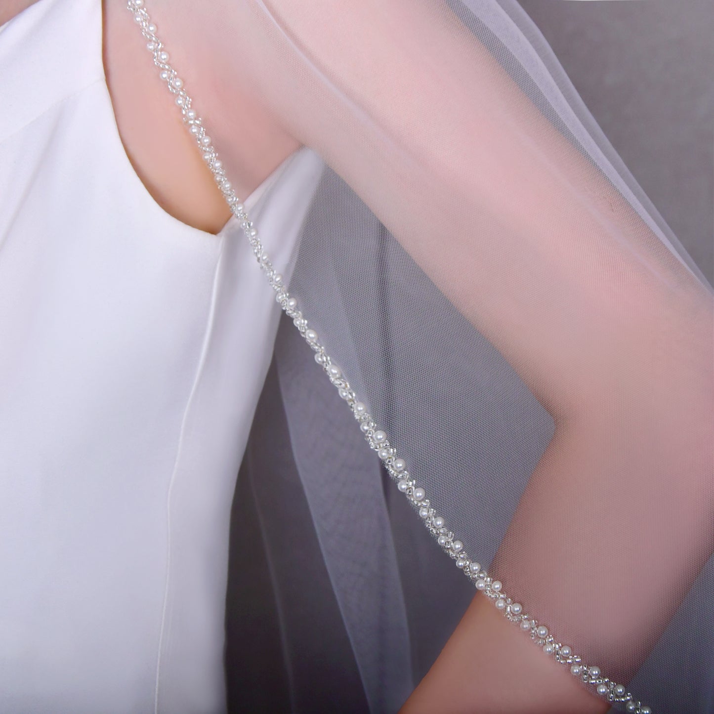 BRIDELLA BV156 1 Piece Hand Beaded Single Layer Fingertip Length Bridal Veil Suitable For Weddings Wedding Photos With Hair Comb