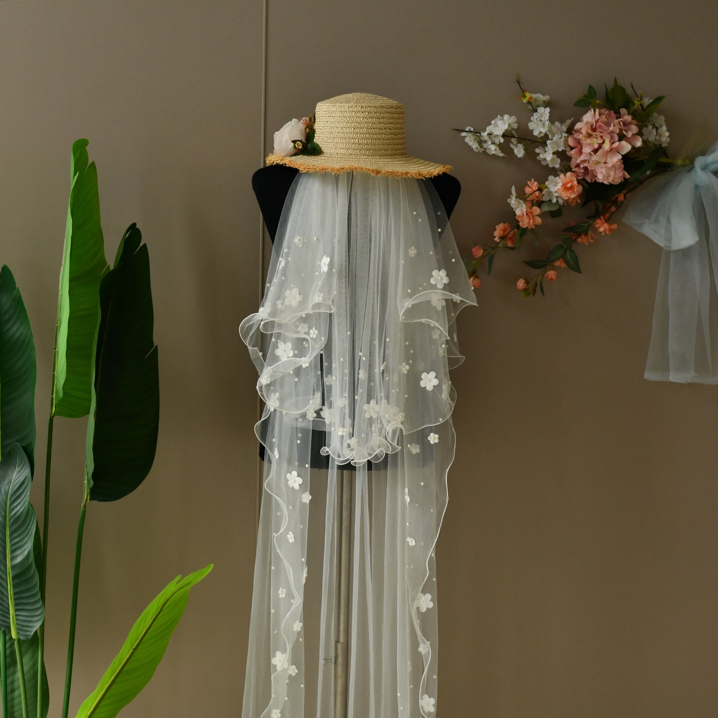 V217-I ivory pearl mesh veil