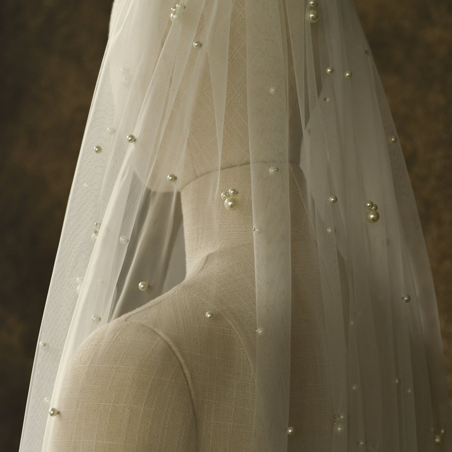 BRIDELLA BV130 1 Piece Fingertip Length Single Layer Artificial Pearl Bridal Veil Suitable For Weddings Wedding Photo Shoot With Hair Comb