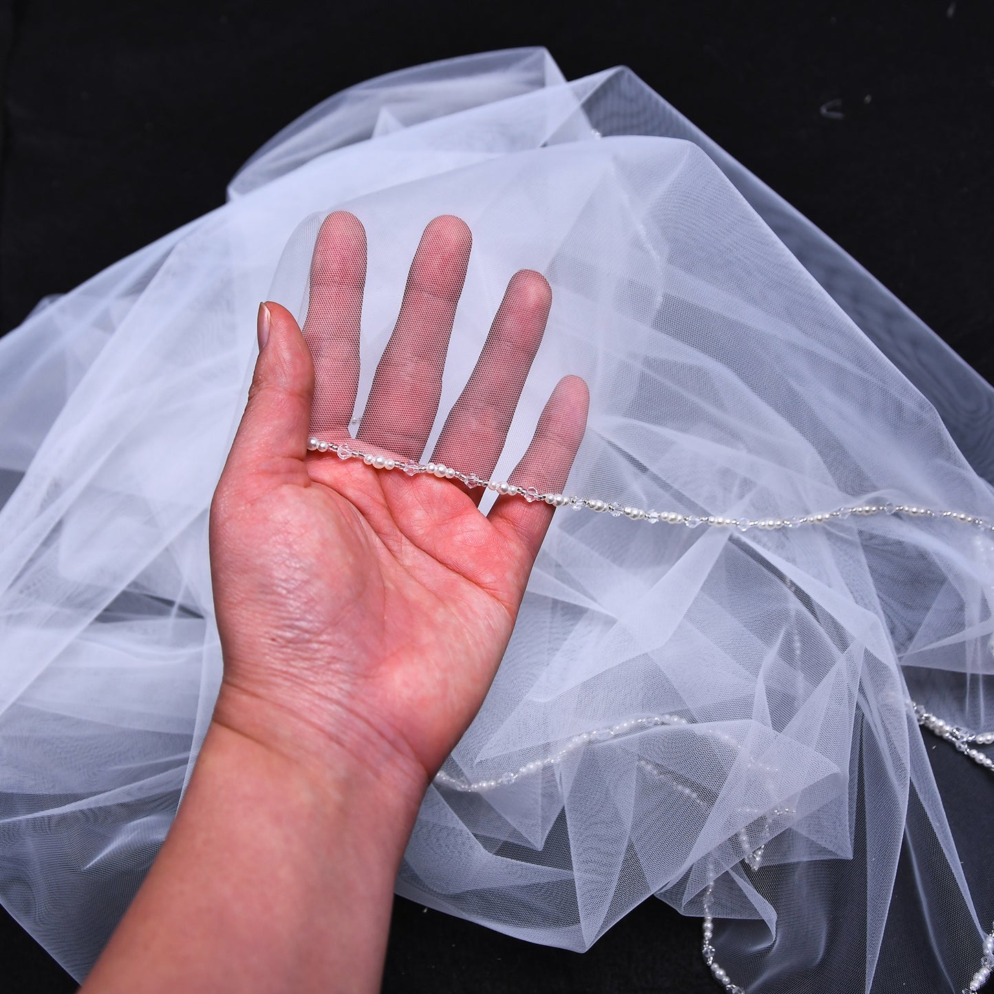 BRIDELLA BV107 1 Piece Handmade Crystal Beaded Bridal Veil With Comb Suitable For Weddings Parties Photo Shoots Fingertip Length