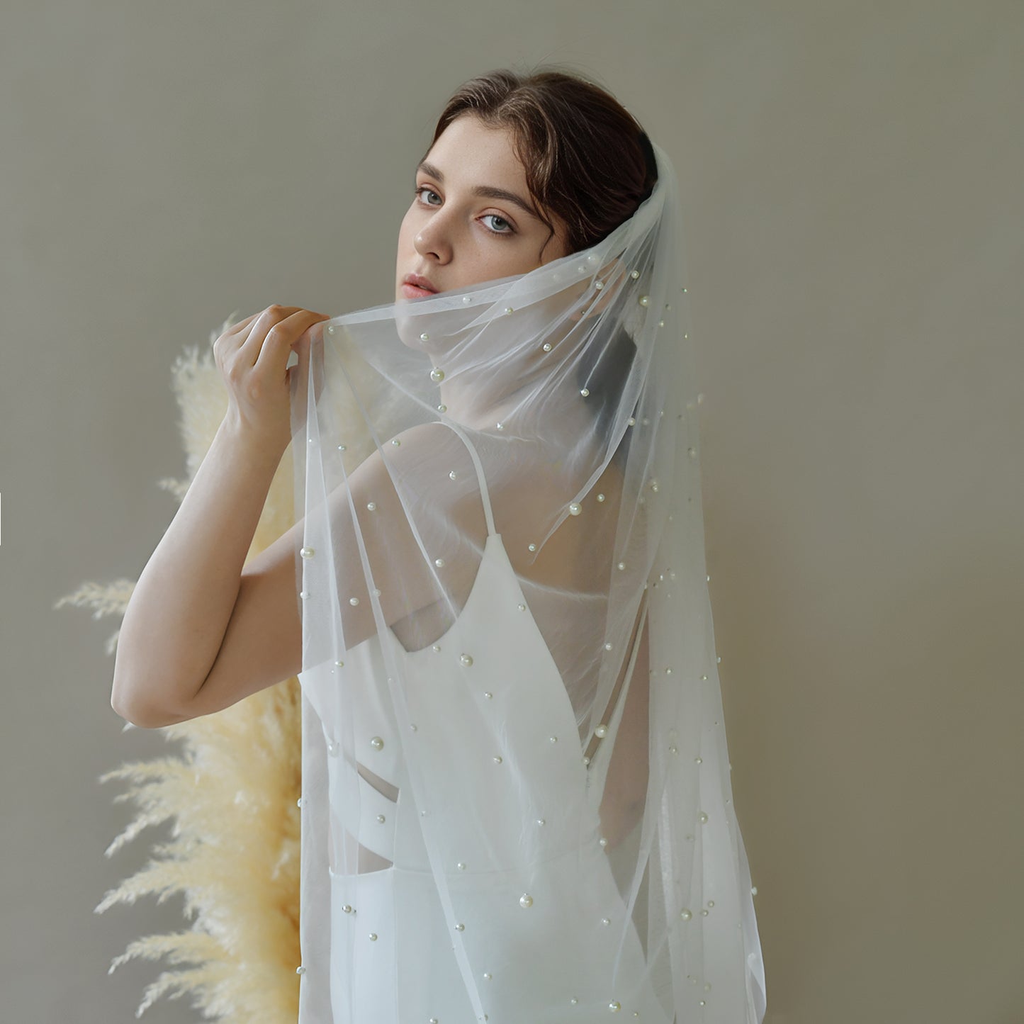 BRIDELLA BV176 1 Piece Single Layer Fingertip Length Artificial Pearl Bridal Veil Suitable For Wedding Registration Wedding Accessories Include Hair Comb