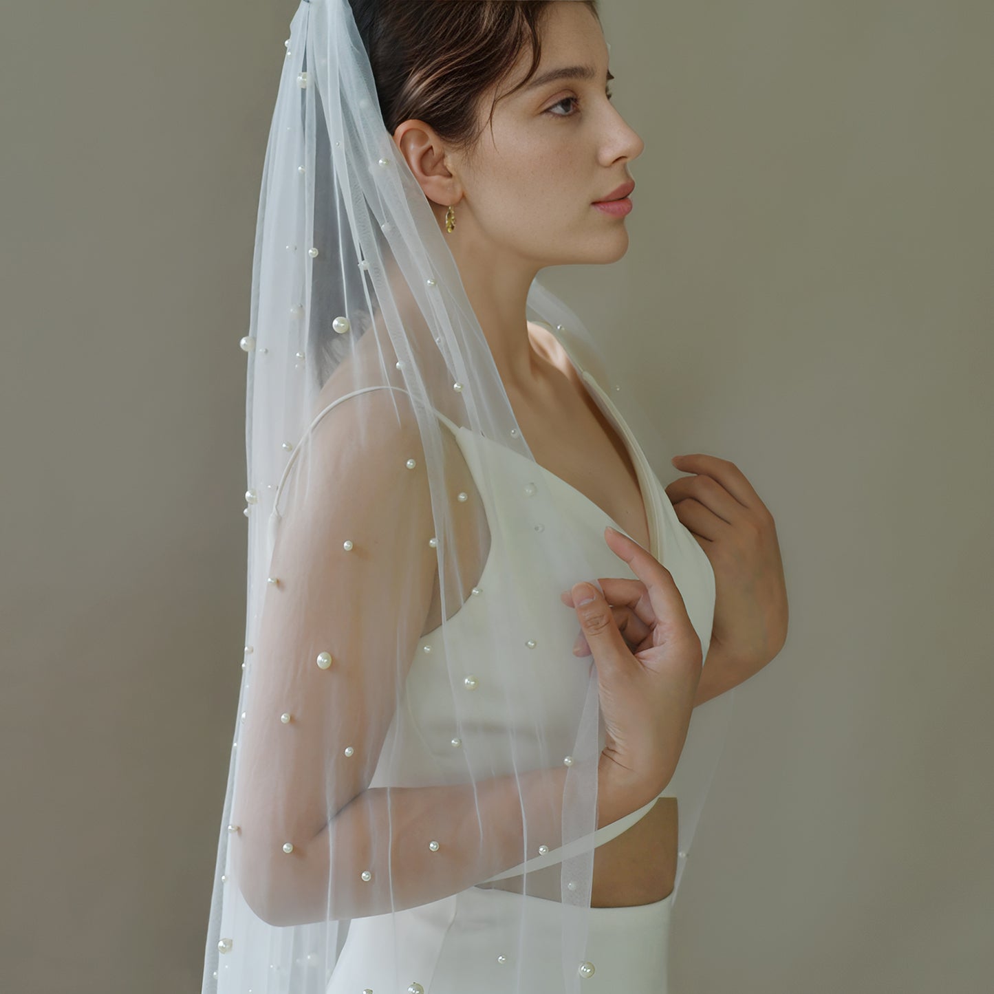 BRIDELLA BV176 1 Piece Single Layer Fingertip Length Artificial Pearl Bridal Veil Suitable For Wedding Registration Wedding Accessories Include Hair Comb