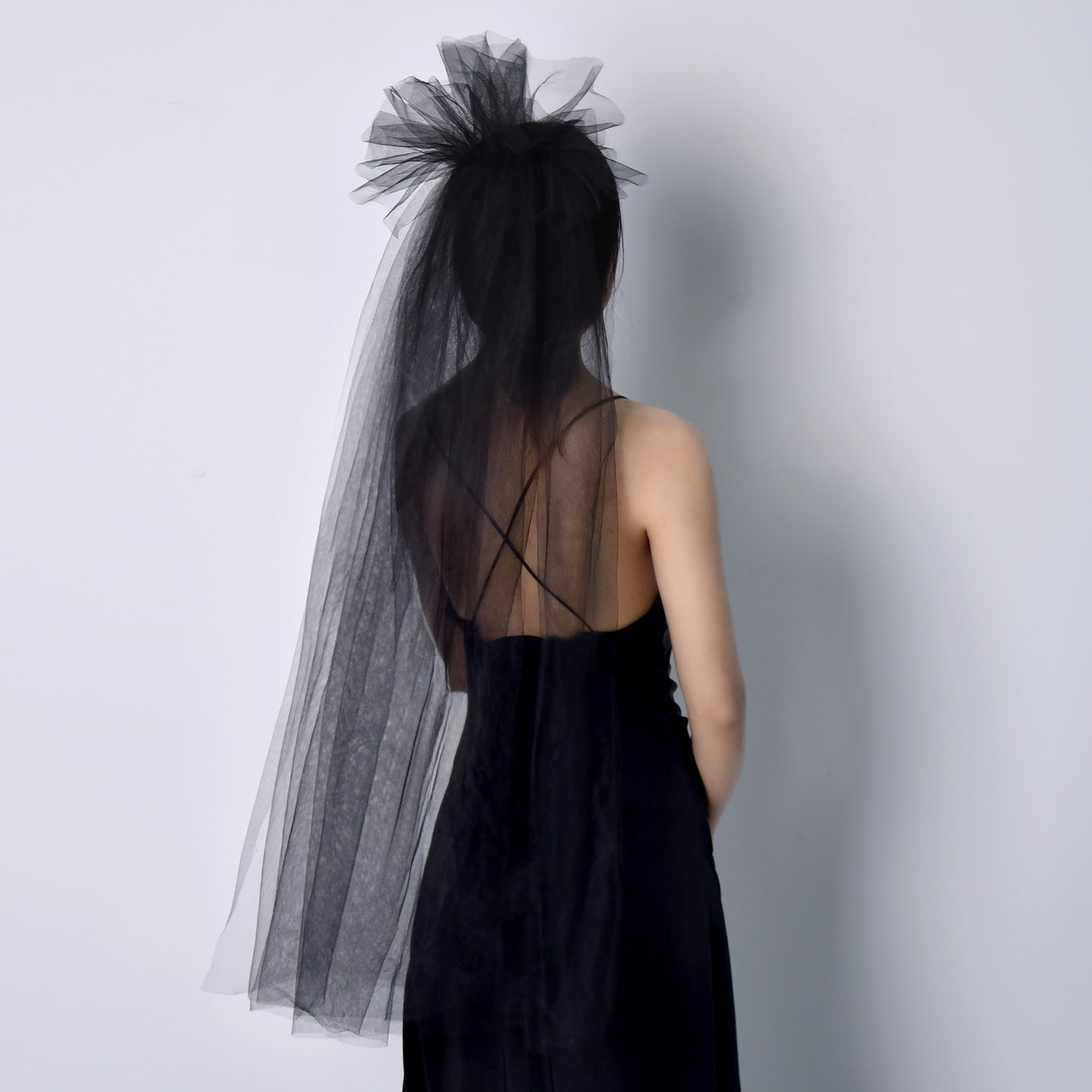 BRIDELLA BM125 Vintage Black Bridal Veil Classic Single-Layer Gothic Wedding Veil with Comb Exaggerated Flower Shaped Wedding Dress Accessories Halloween Cos Headwear
