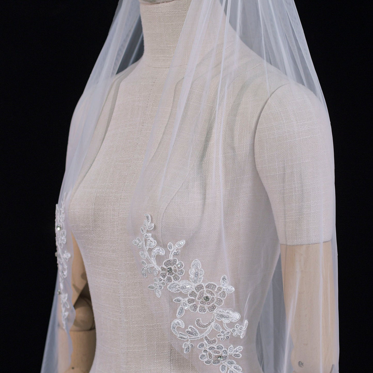 BRIDELLA BV49 Exquisite Bridal Lace Applique Short Veil Made Of Soft Mesh Material Pure Transparent Tulle