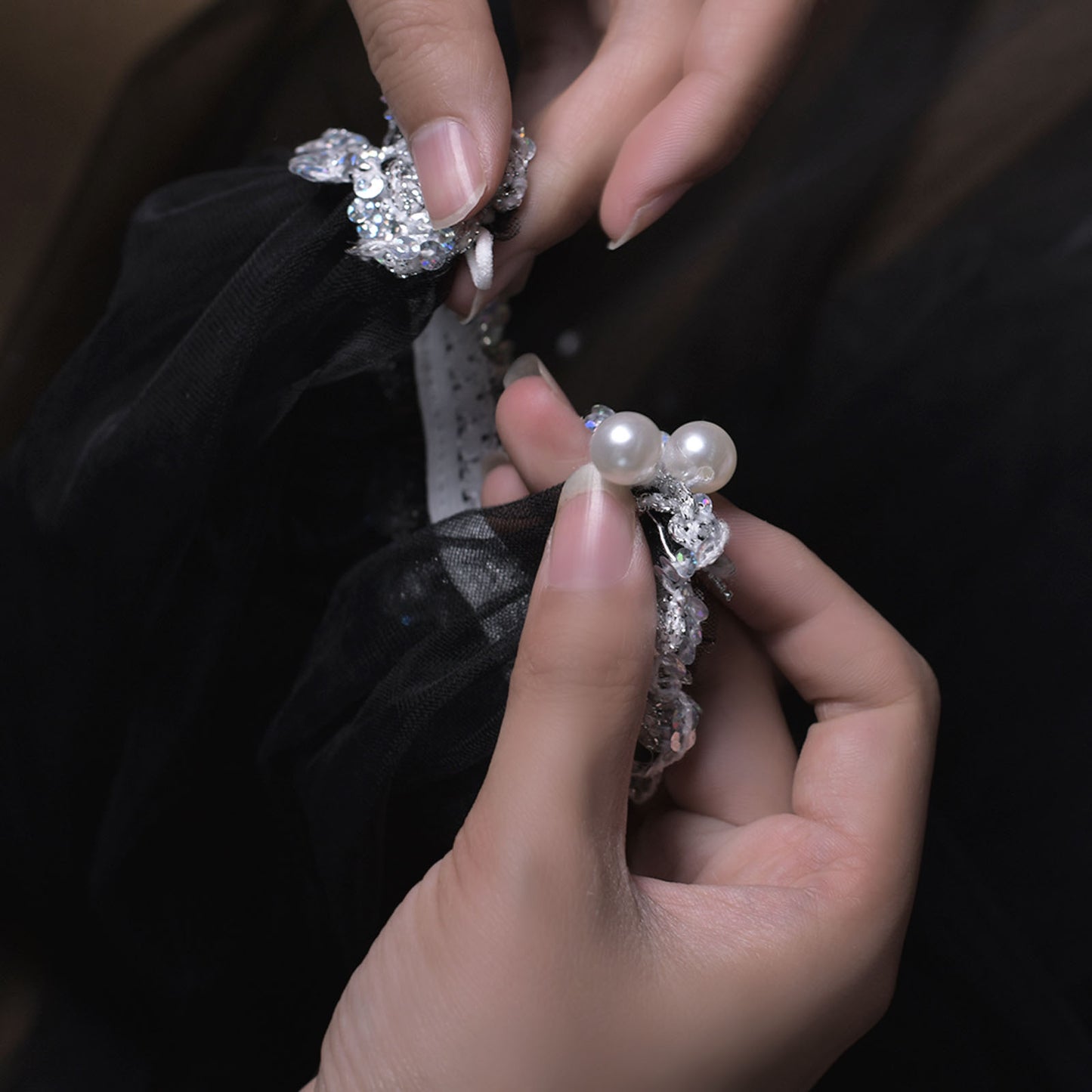 BRIDELLA BMM04 1 Pair Long Bridal Sleeve Sequin Edge Bridal Gloves Soft Tulle Wedding Sleeves Long Trailing Ladies Fashion Glove Sleeves For Wedding Party Catwalk Exaggerated Personality Show Props