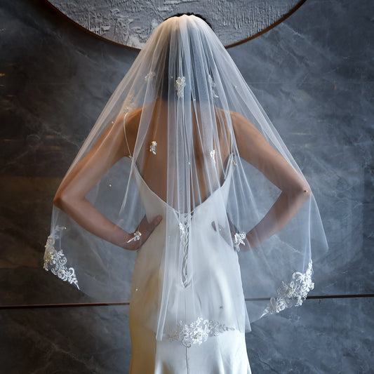 BRIDELLA BM33 Single Layer Short Embroidery Decorated With Hair Comb Bridal Veil