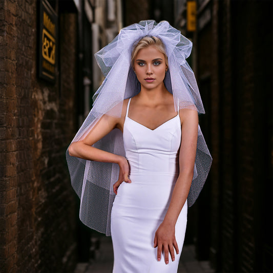 M102-W red mesh veil