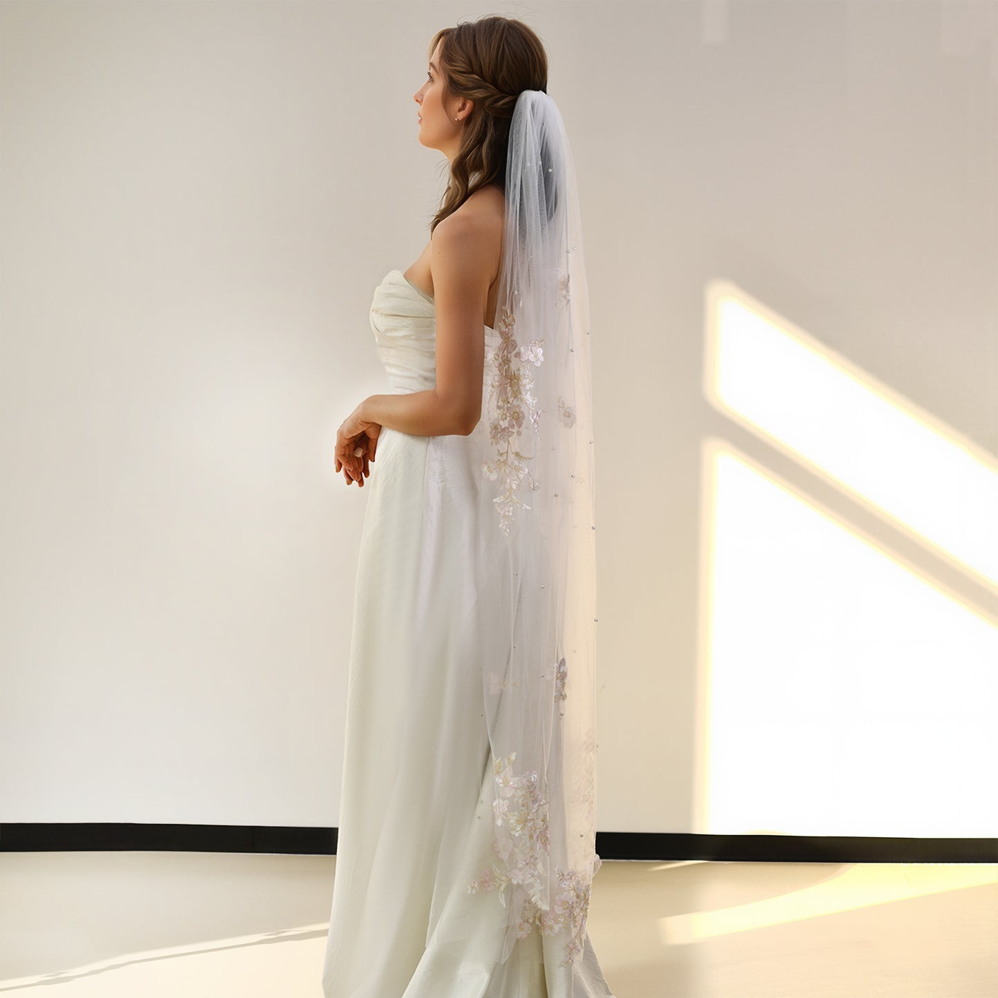 BRIDELLA BM113  Embroidered Floral Piece Pearl Decoration Bridal Veil Waltz Wedding Accessories Beige With Hair Comb Soft Tulle