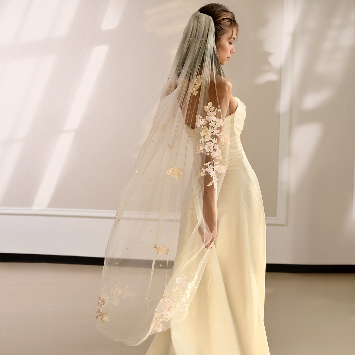 BRIDELLA BM113  Embroidered Floral Piece Pearl Decoration Bridal Veil Waltz Wedding Accessories Beige With Hair Comb Soft Tulle
