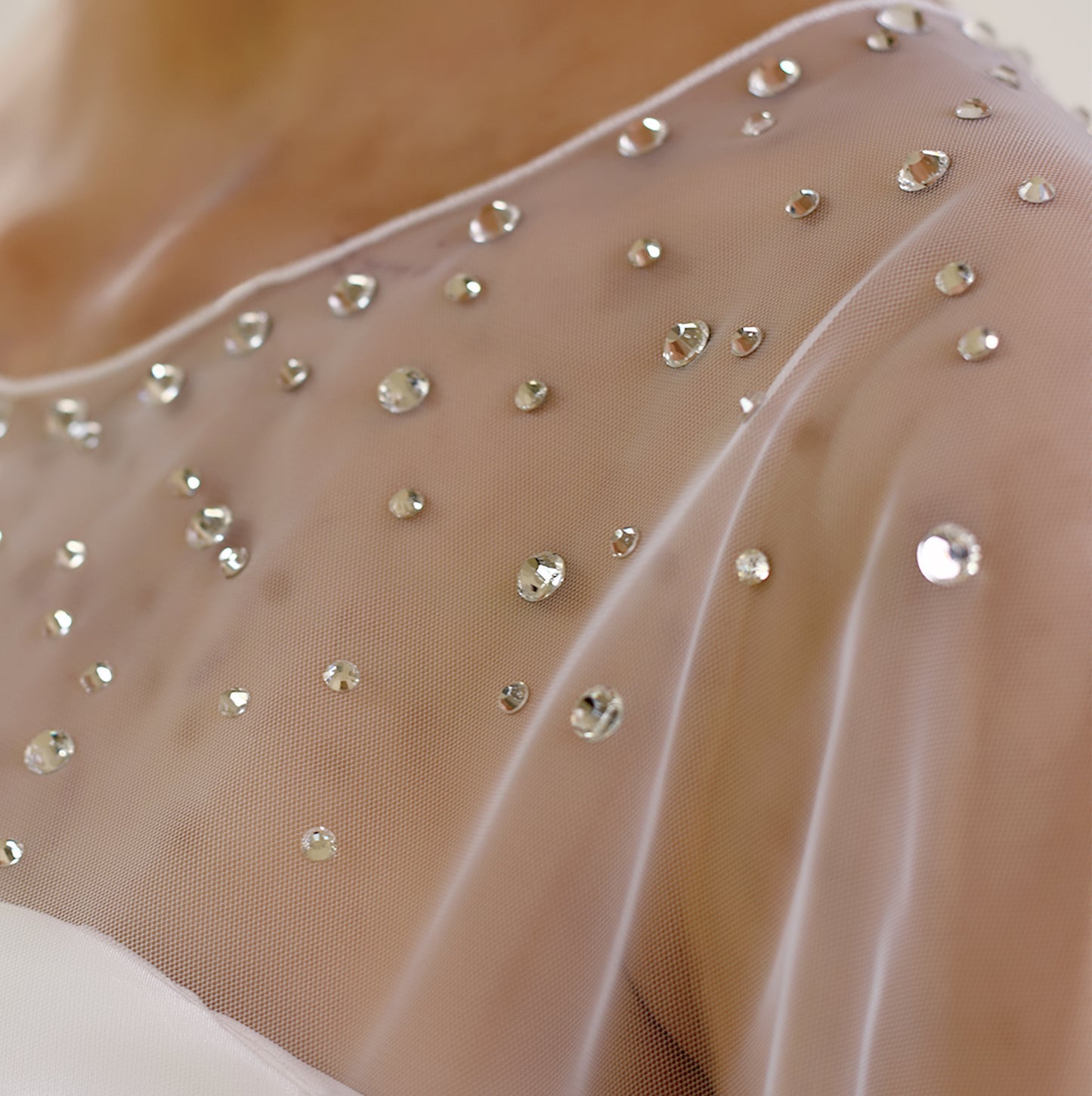 BRIDELLA BMG34 Rhinestone-Edged Wedding Shawl White Mesh Wedding Cloak  Shiny Bridal Jacket Hen Party Wedding Accessories