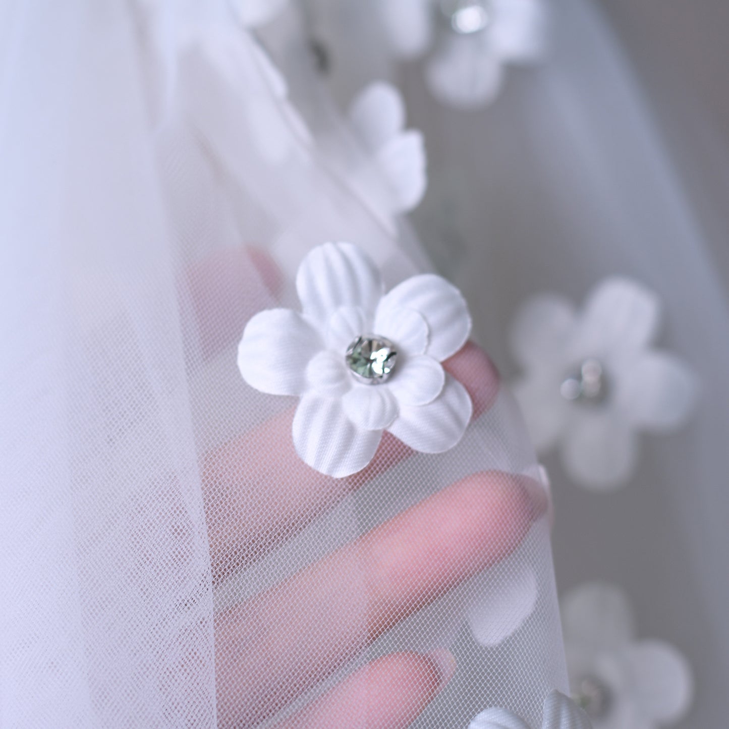 BRIDELLA BV46 Exquisite 3D Flower Shape Elbow Veil Single Layer With Comb Bridal Style Festive Hair Accessories
