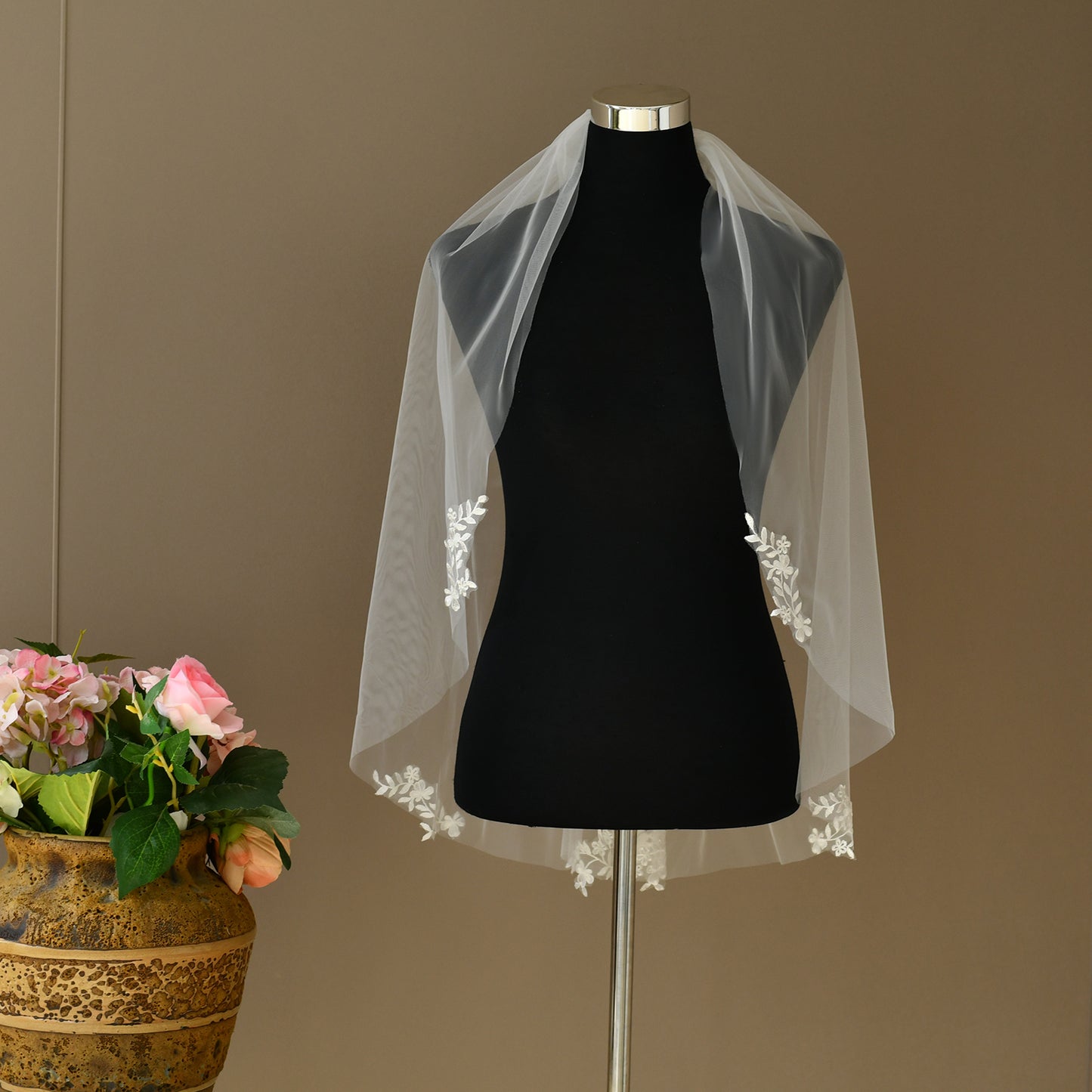 BRIDELLA BV104 Simple Single-Layer Embroidered Plant Shape Decoration Elbow-Length Bridal Wedding Veil With Comb