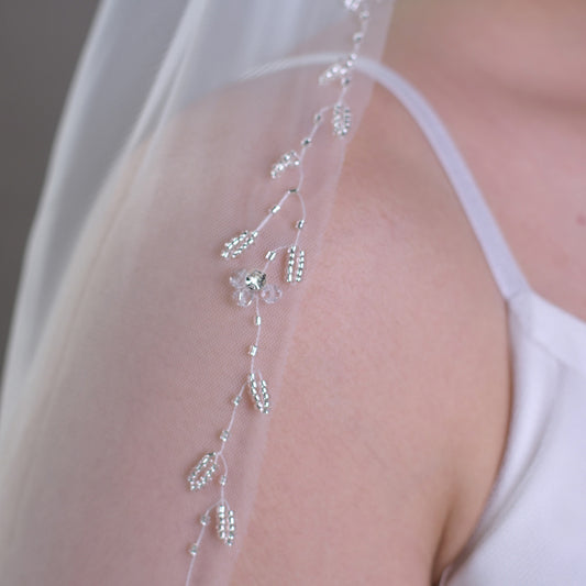 V127-IY1 white mesh veil