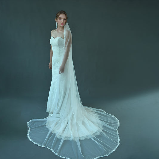 V142-WY2.5 white lace mesh veil