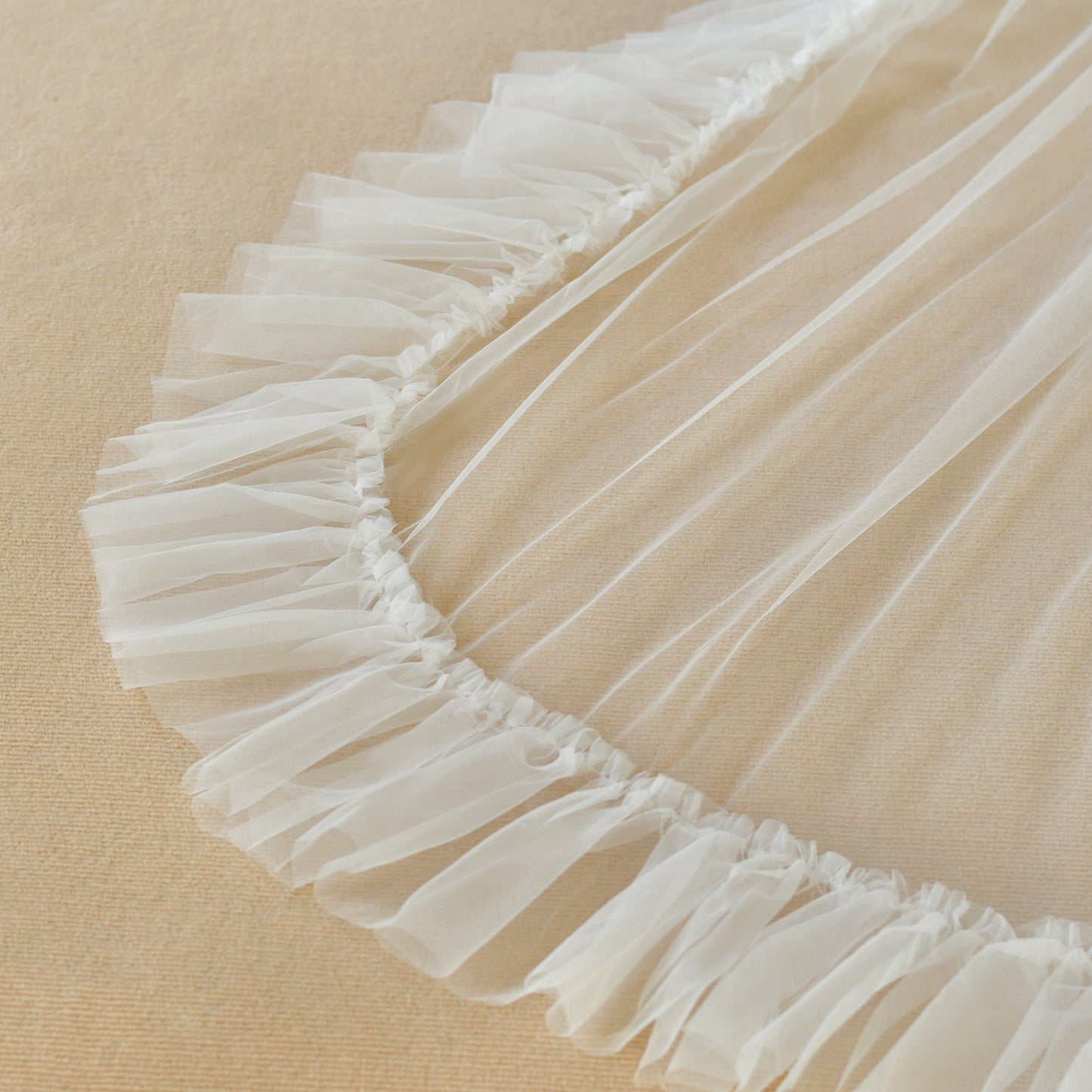 BRIDELLA BV181 Simple Style Single Layer Long Trailing Veil With Ruffle Shape Bridal Wedding Veil Outdoor Lawn Photography Props